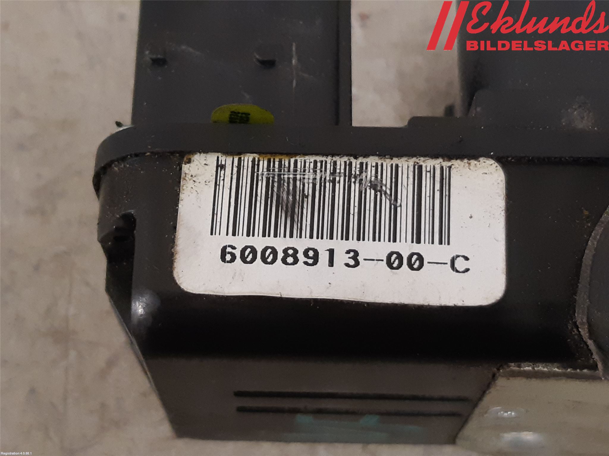 Tesla MODEL S 13- Låskista-Dörrlås