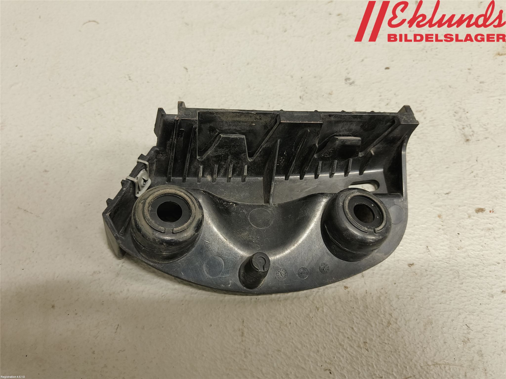 BMW 3 E90/91 SED/TOU 05-12 Stötfångarfäste Bak Vä