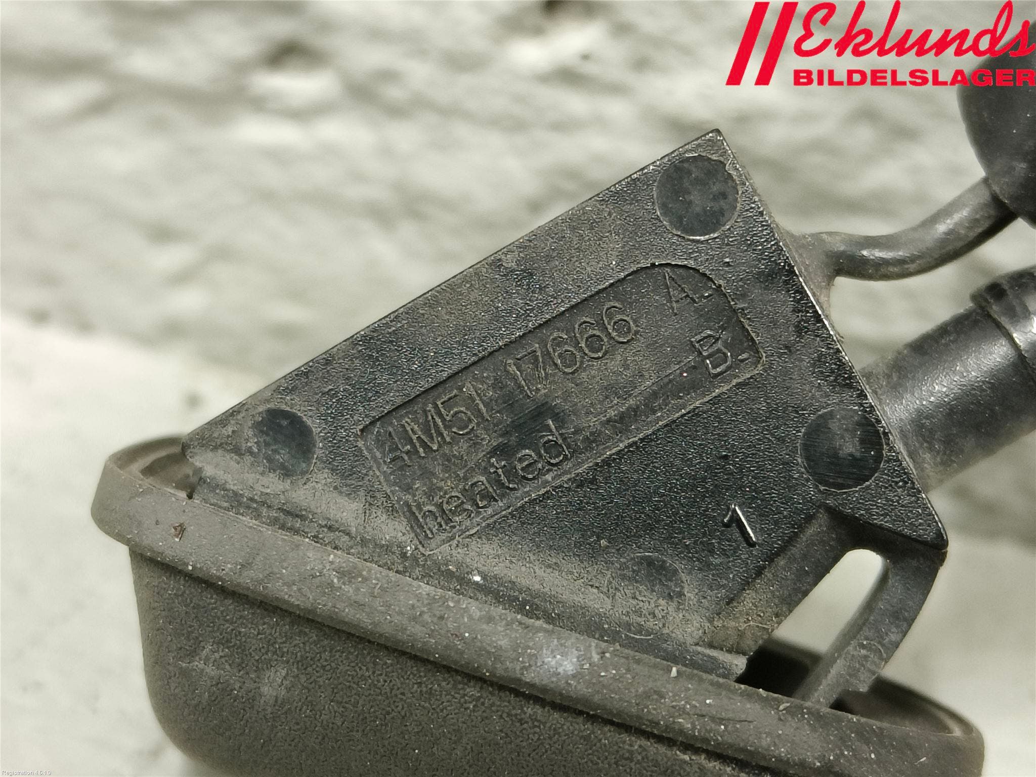 Ford KUGA 08-12 Spolarmunstycke Rutor