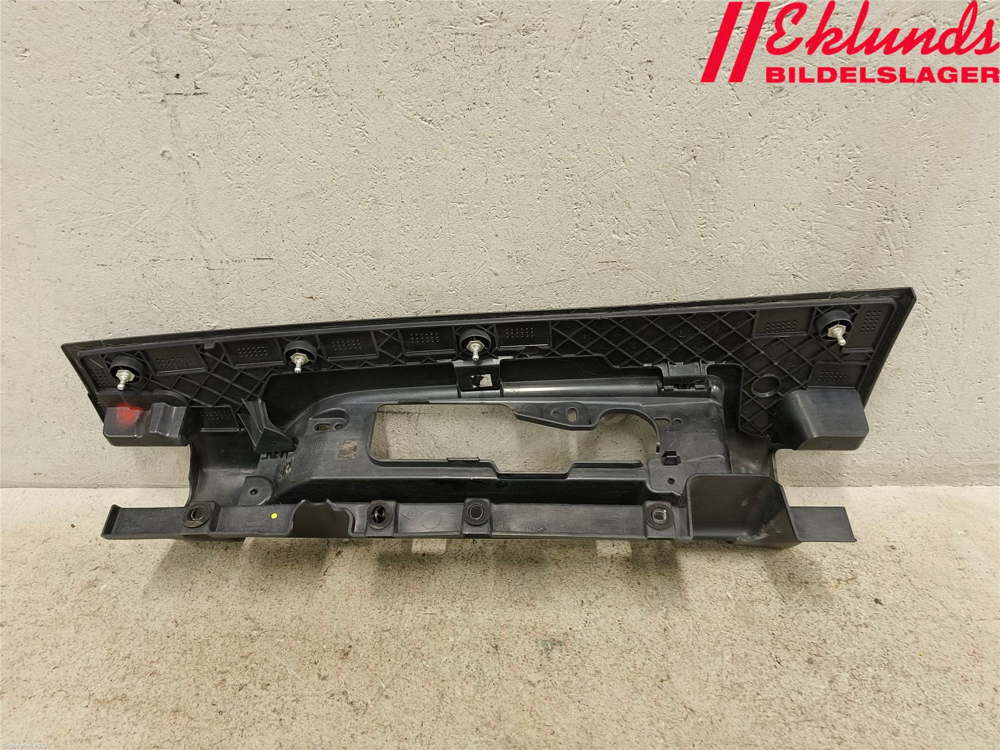 Opel VIVARO 15-19 Bakljussarg