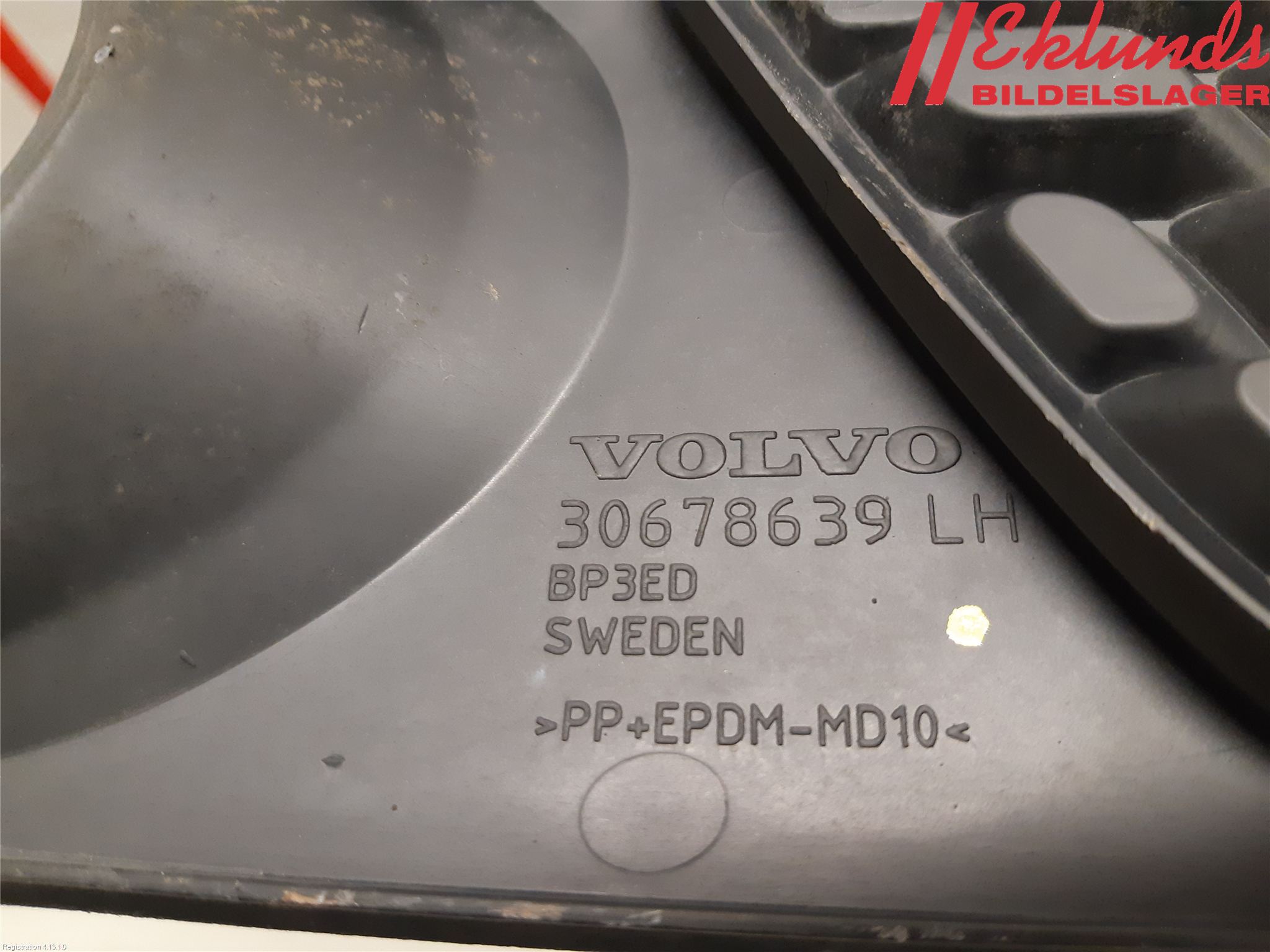 Volvo V70 08-13 Dimljussarg Fram