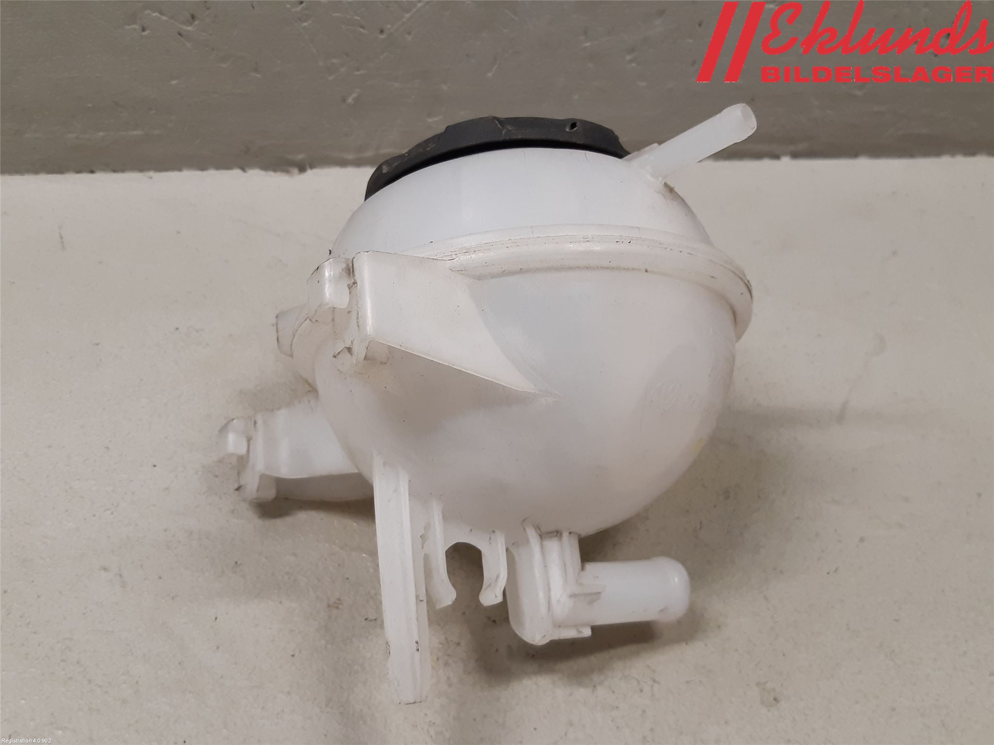 Volkswagen VW PASSAT 15-19 Expansionstank