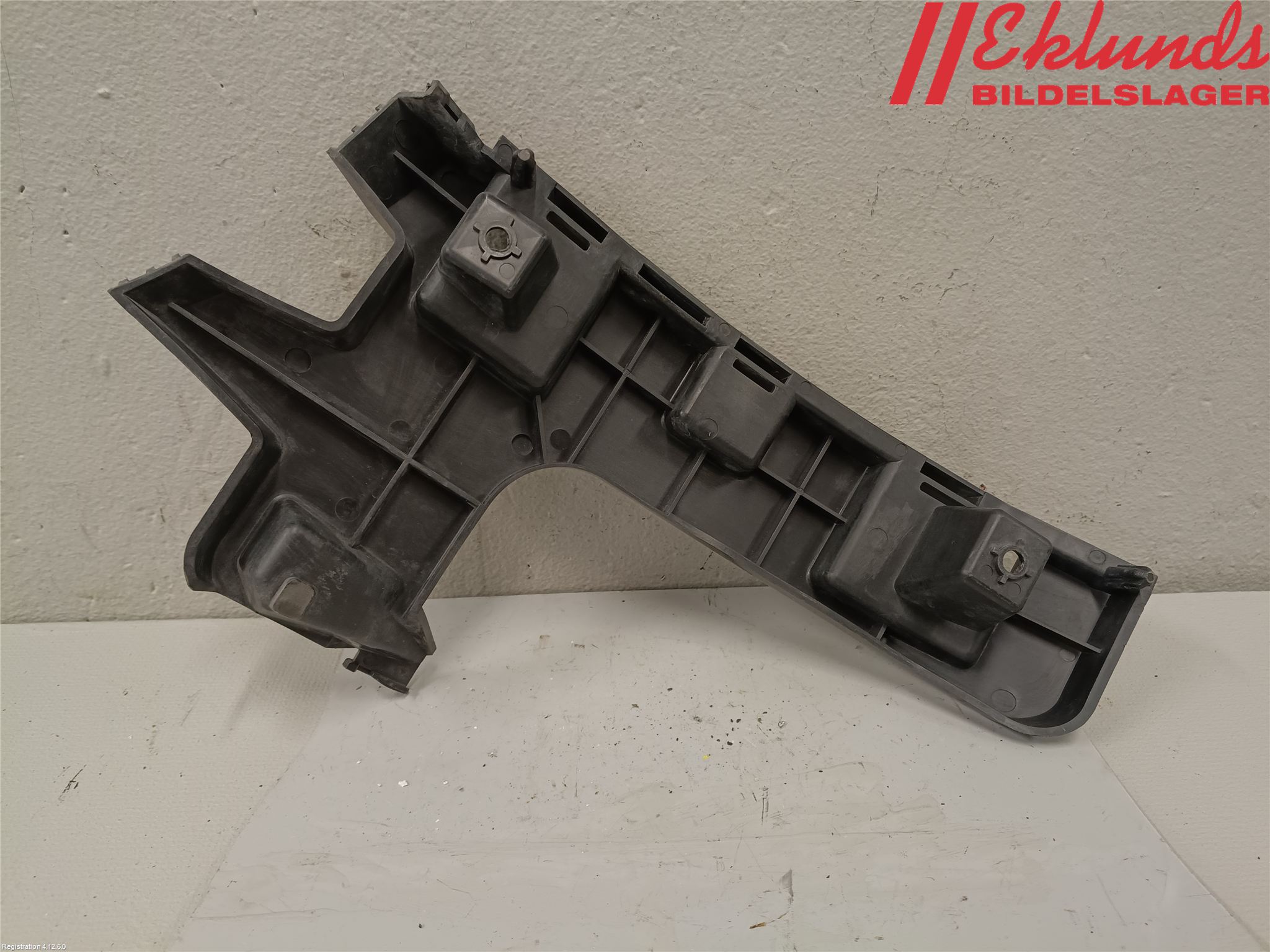 Volvo S60 11-13 Stötfångarfäste Bak Vä