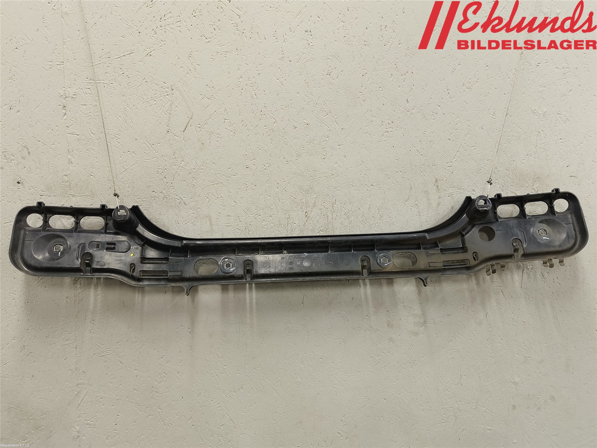 BMW 5 E60/61 Sed/Tou 02-10 Stötfångardel Bak Mitt
