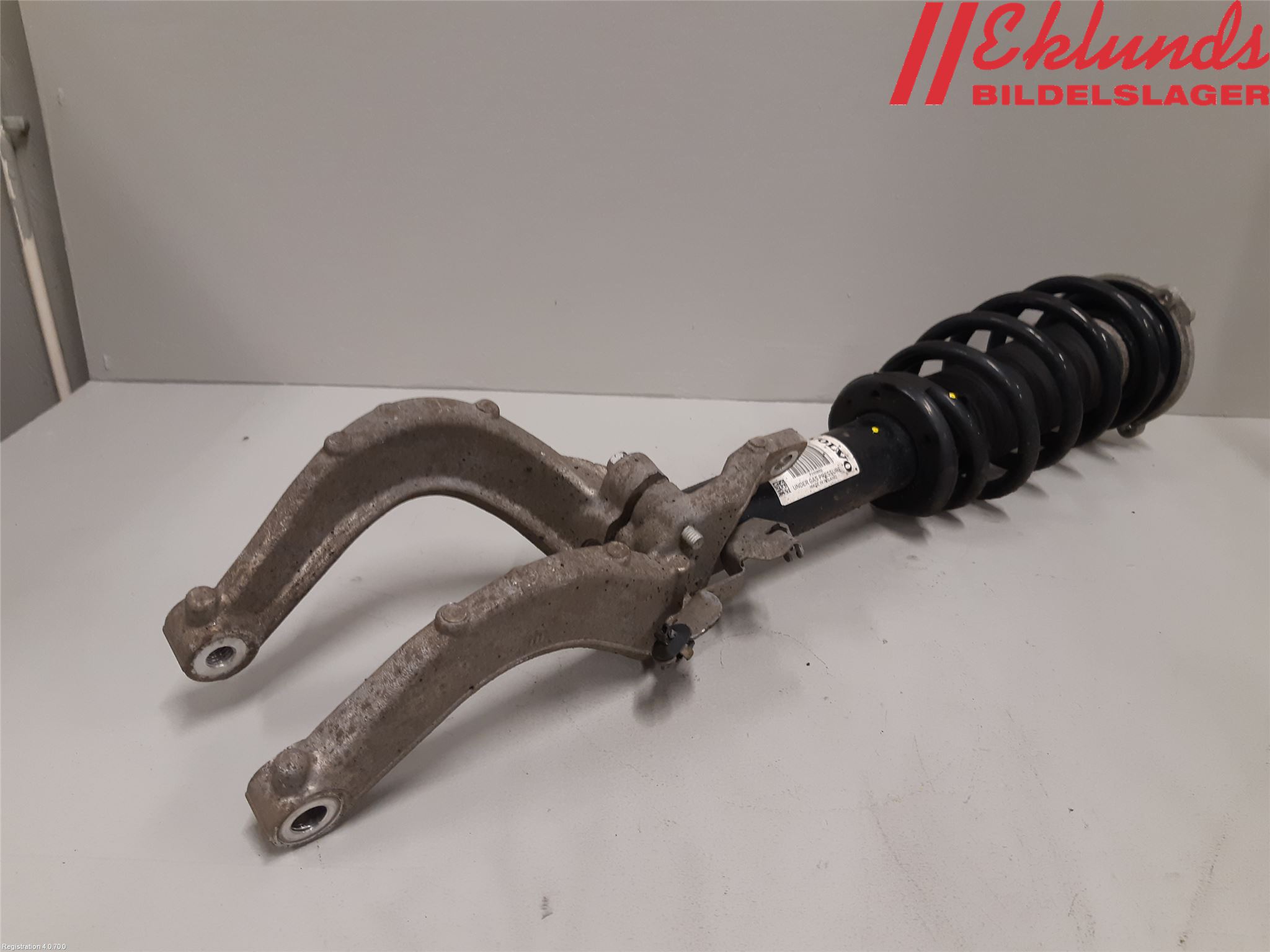 Volvo V90 17->> Fjäderben Fram Höger