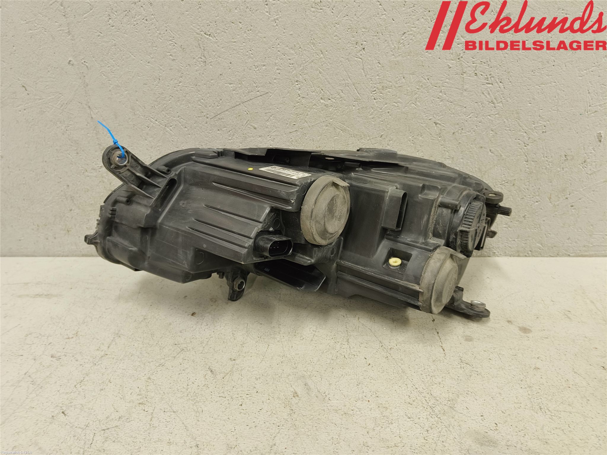Volkswagen VW PASSAT 11-14 Strålkastare Höger