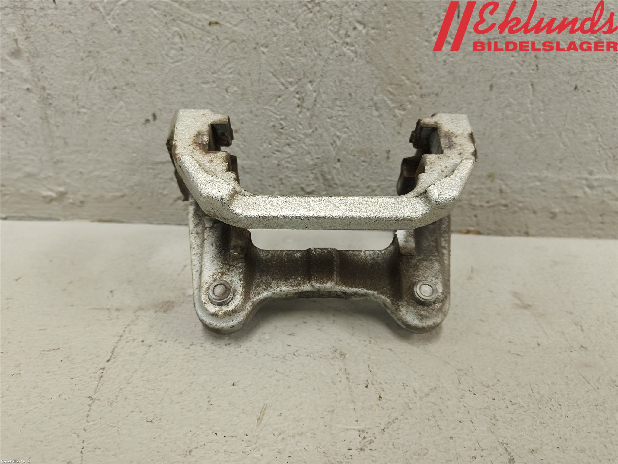 Toyota RAV4 19- Bromsokshållare