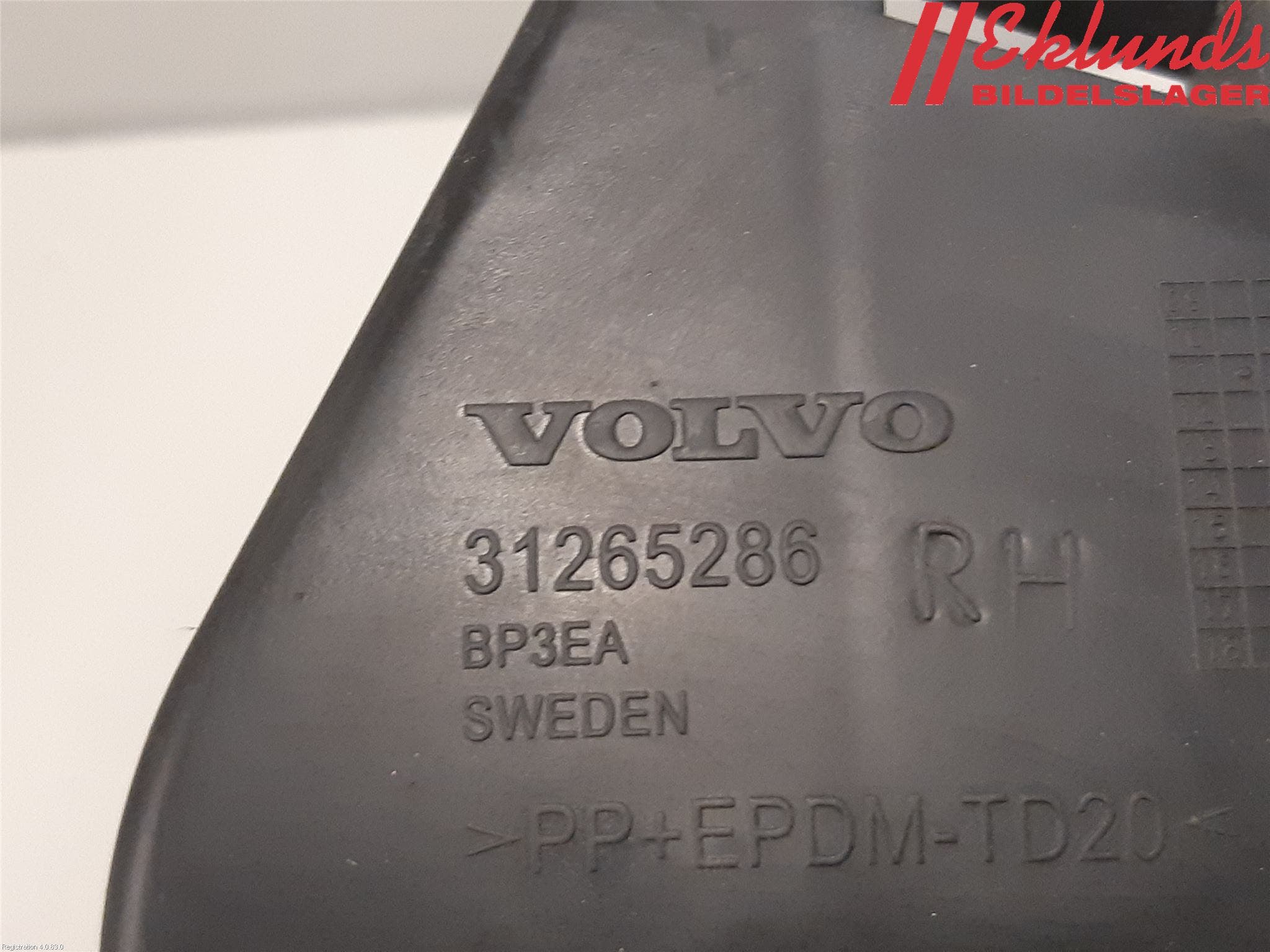 Volvo V60 11-13 Stötfångarfäste Bak Hö