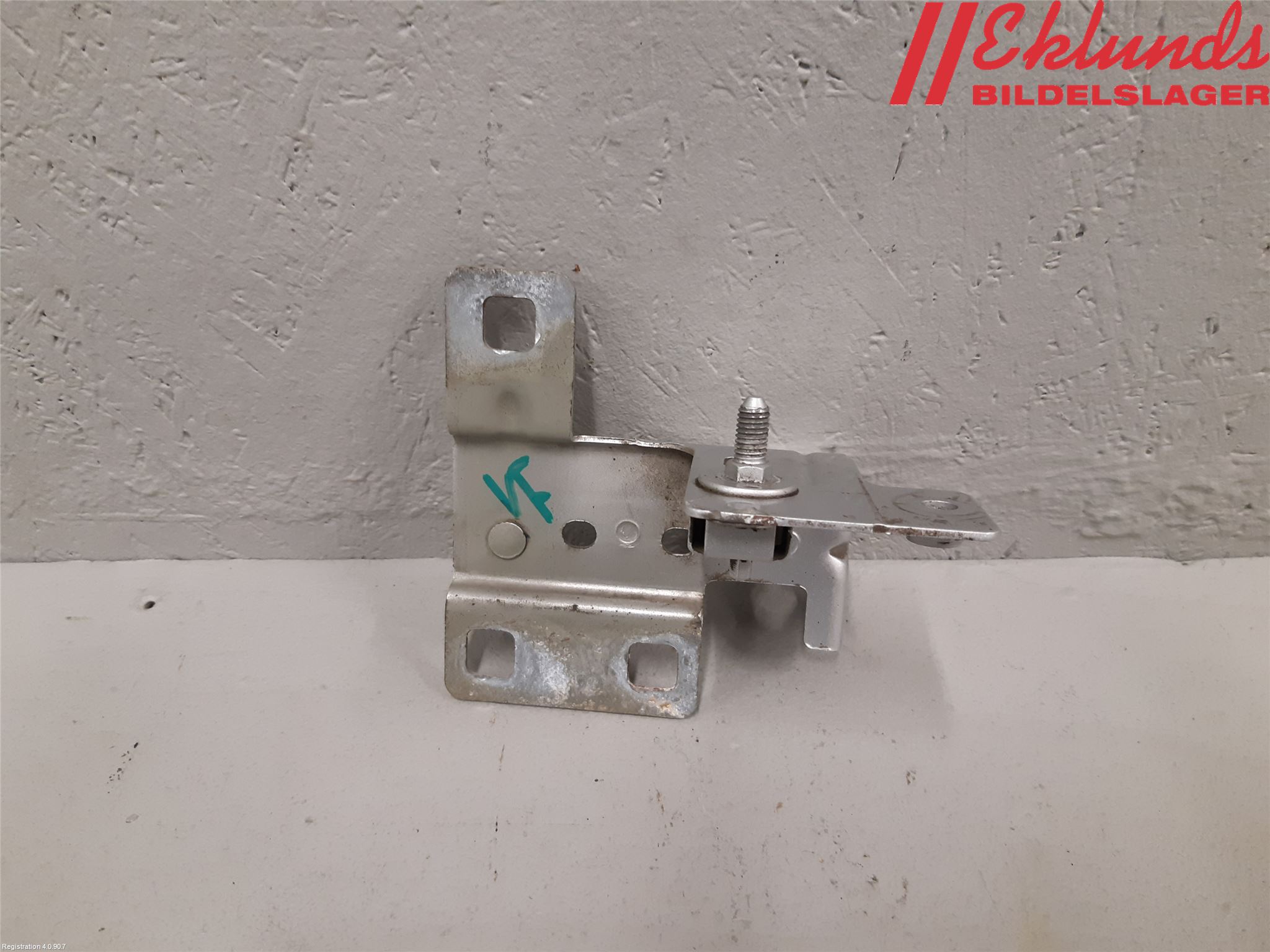 Opel VIVARO 15-19 Skärmfäste Fram Vä