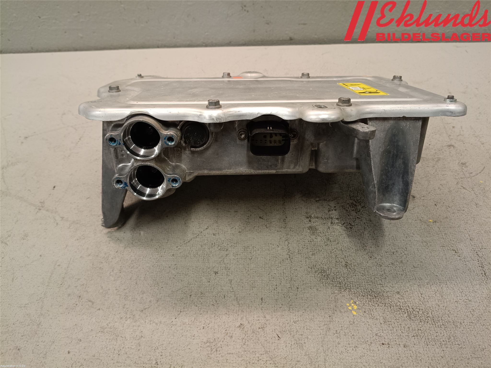 Tesla MODEL X 16- Converter