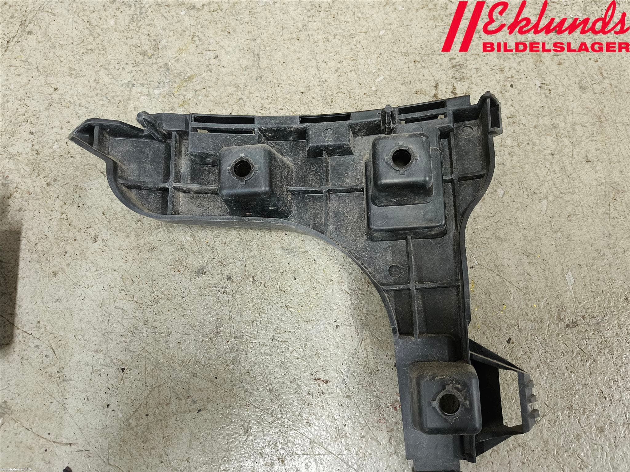 Volvo XC60 09-13 Stötfångarfäste Bak Hö