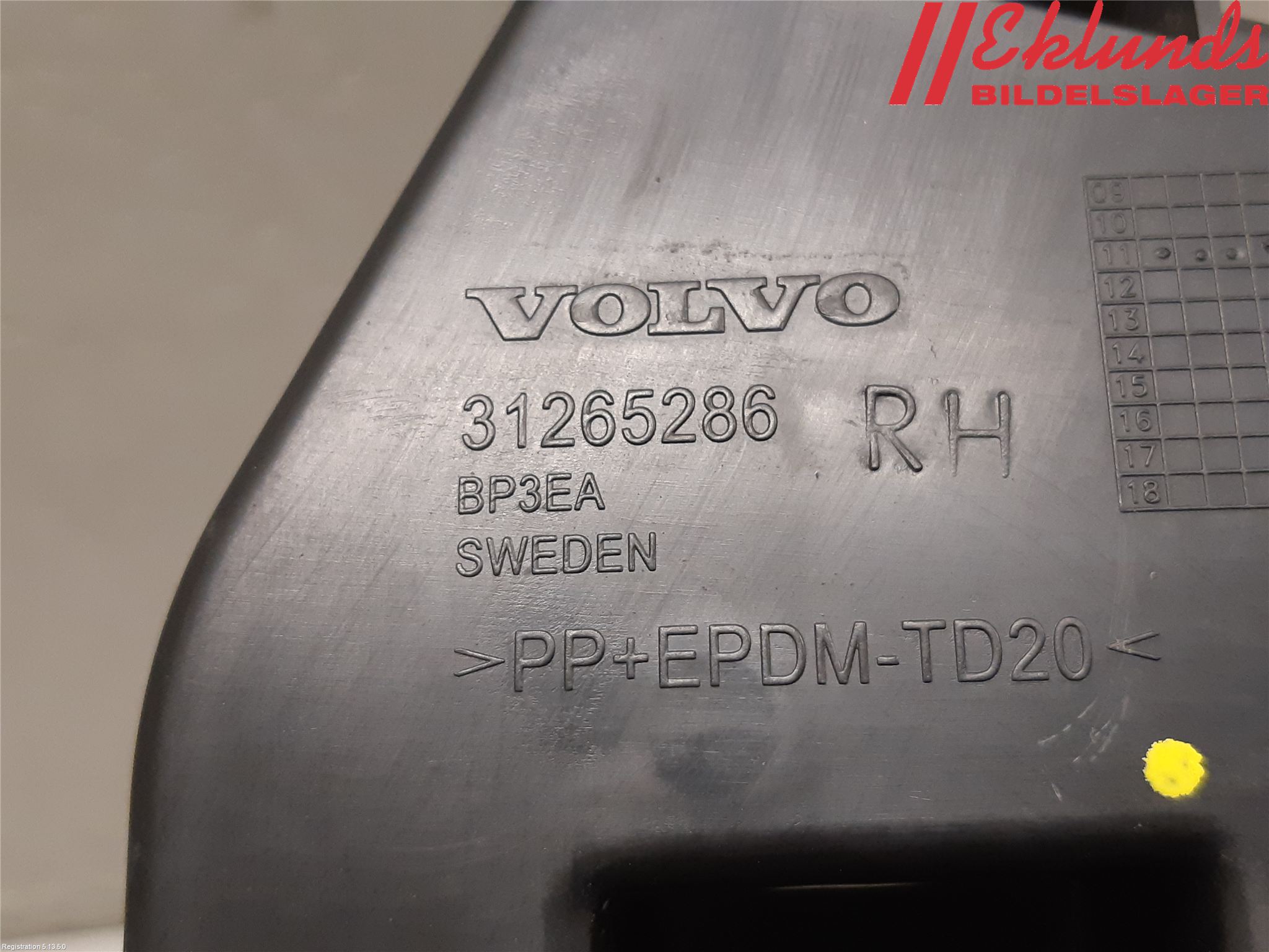 Volvo V60 11-13 Stötfångarfäste Bak Hö
