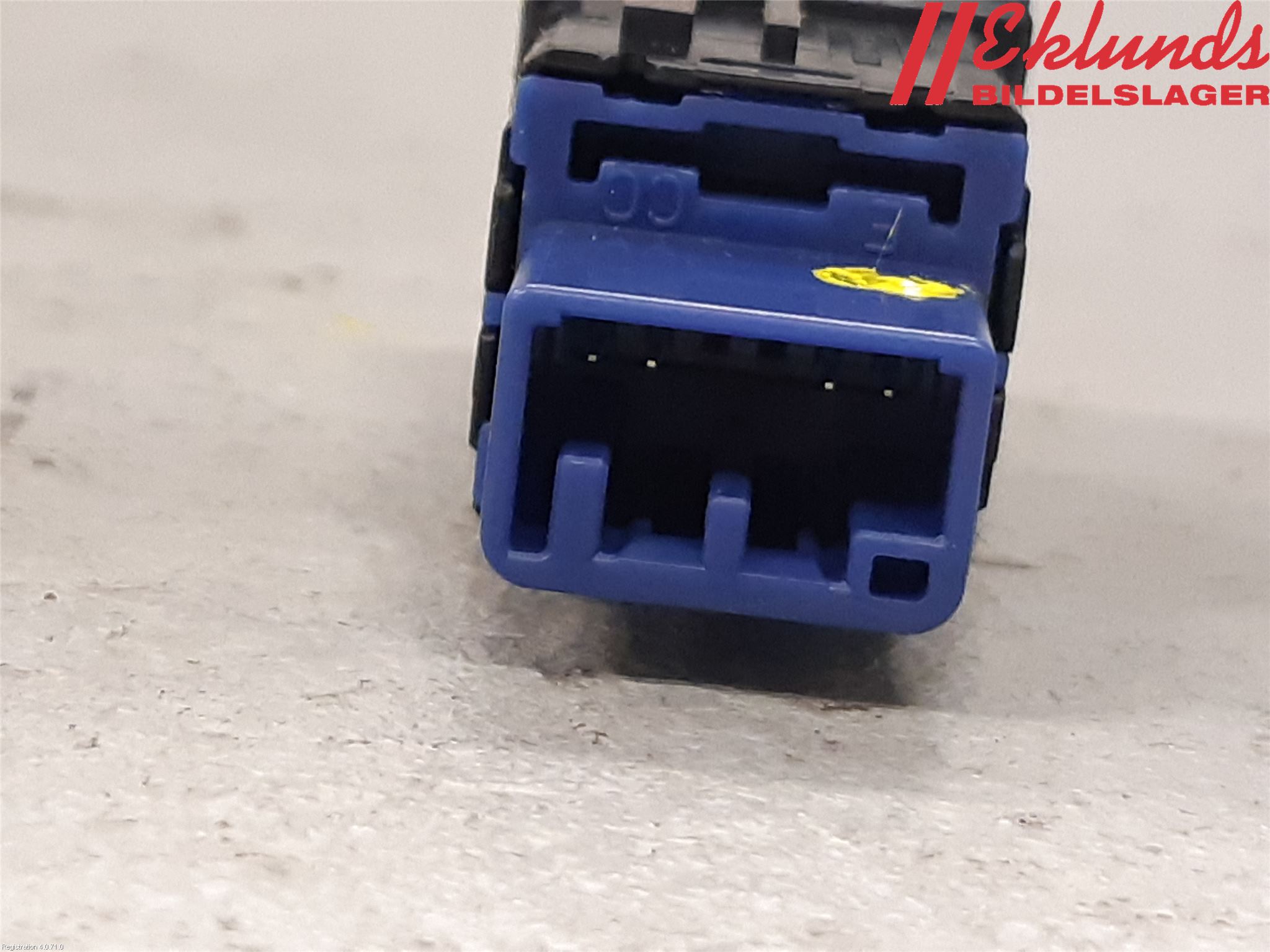 Toyota RAV4 19- Strömställare Tanklucka