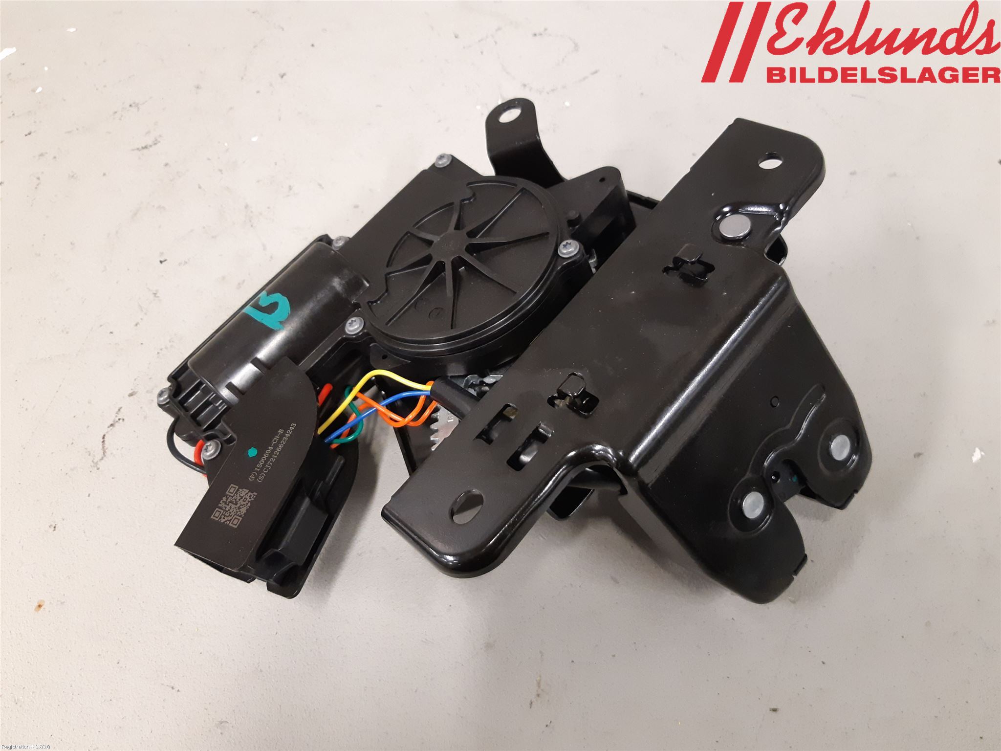 Tesla MODEL Y 21- Låskista Baklucka