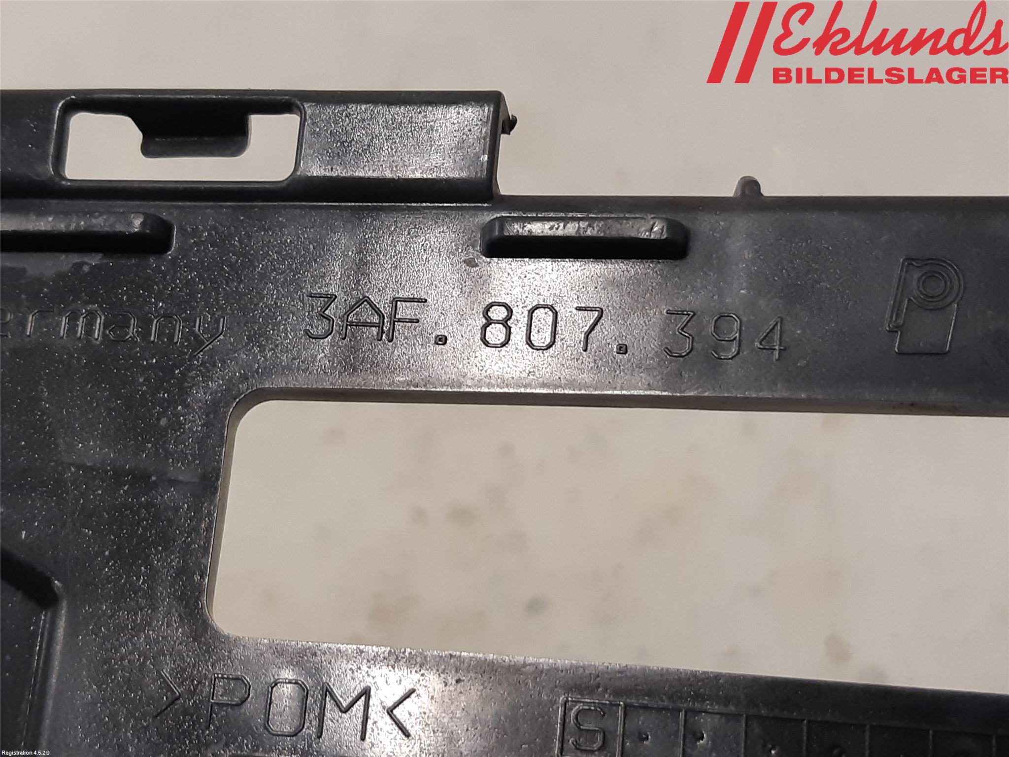 Volkswagen VW PASSAT 11-14 Stötfångarfäste Bak Hö