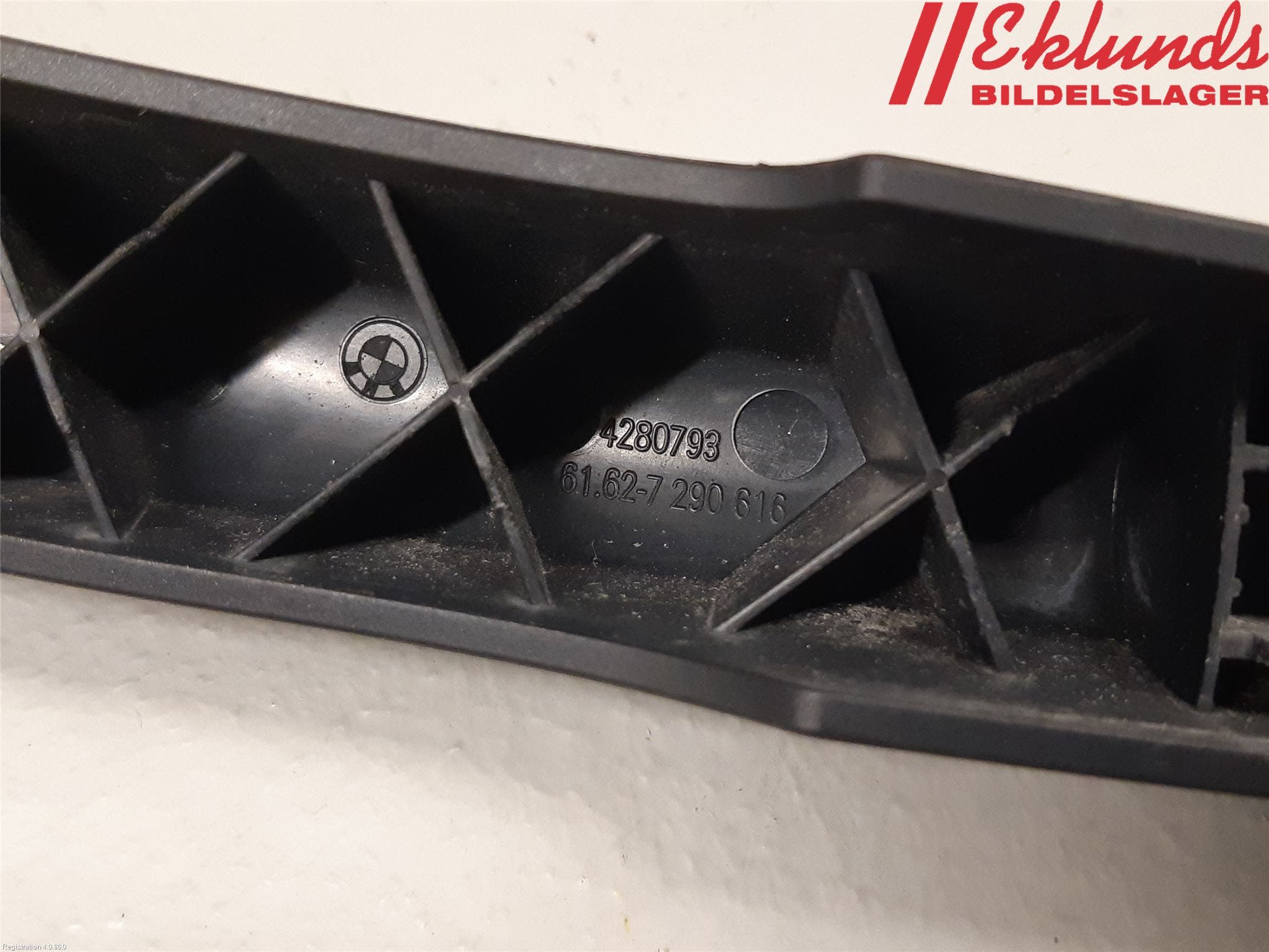 BMW 3 F30/F31/F80 12-19 Torkararm-Bakruta