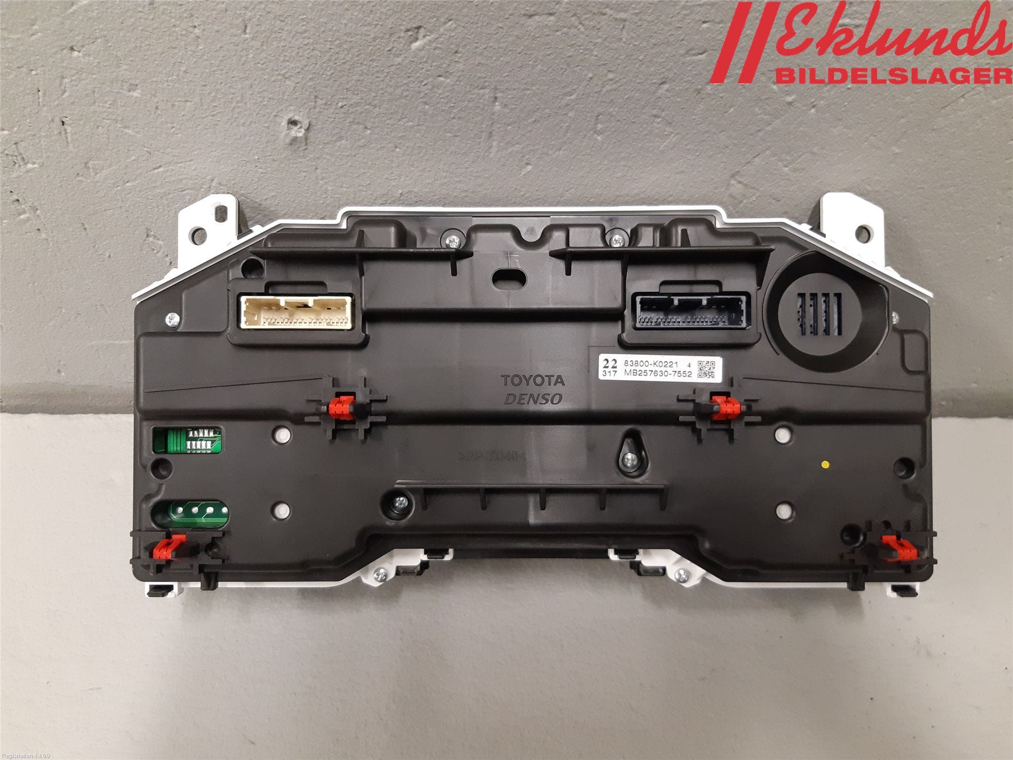 Toyota YARIS XP21 20- Instrument Komb