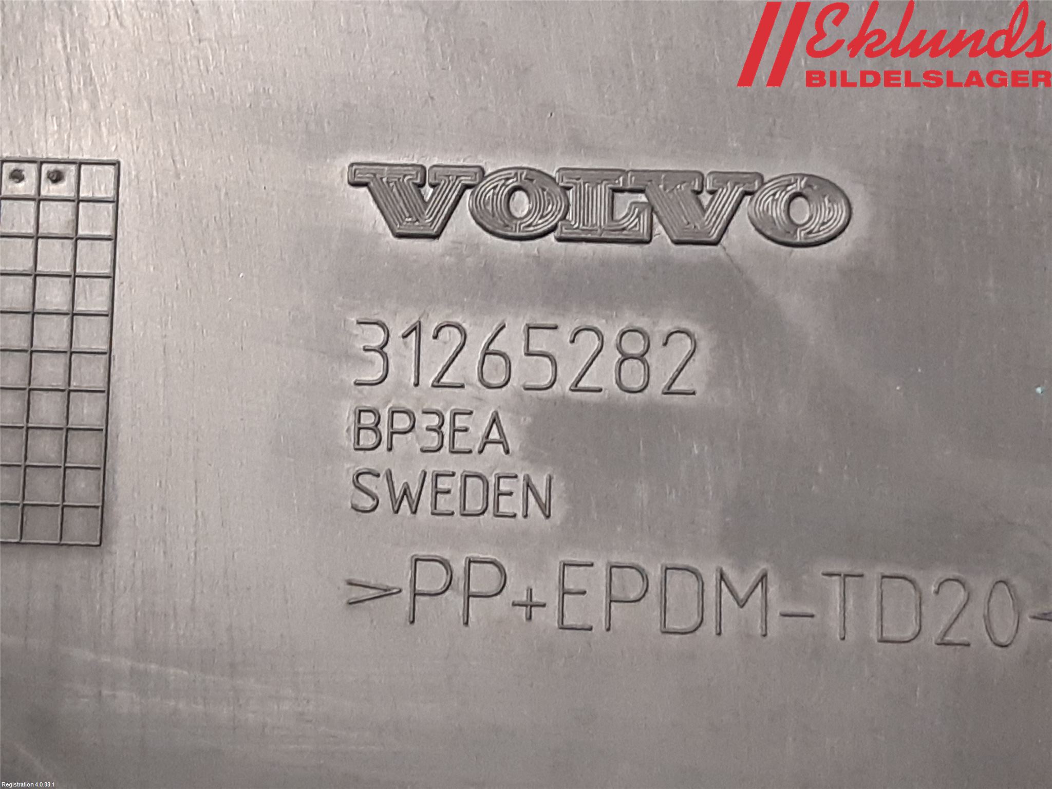 Volvo V60 11-13 Stötfångarfäste Bak Hö
