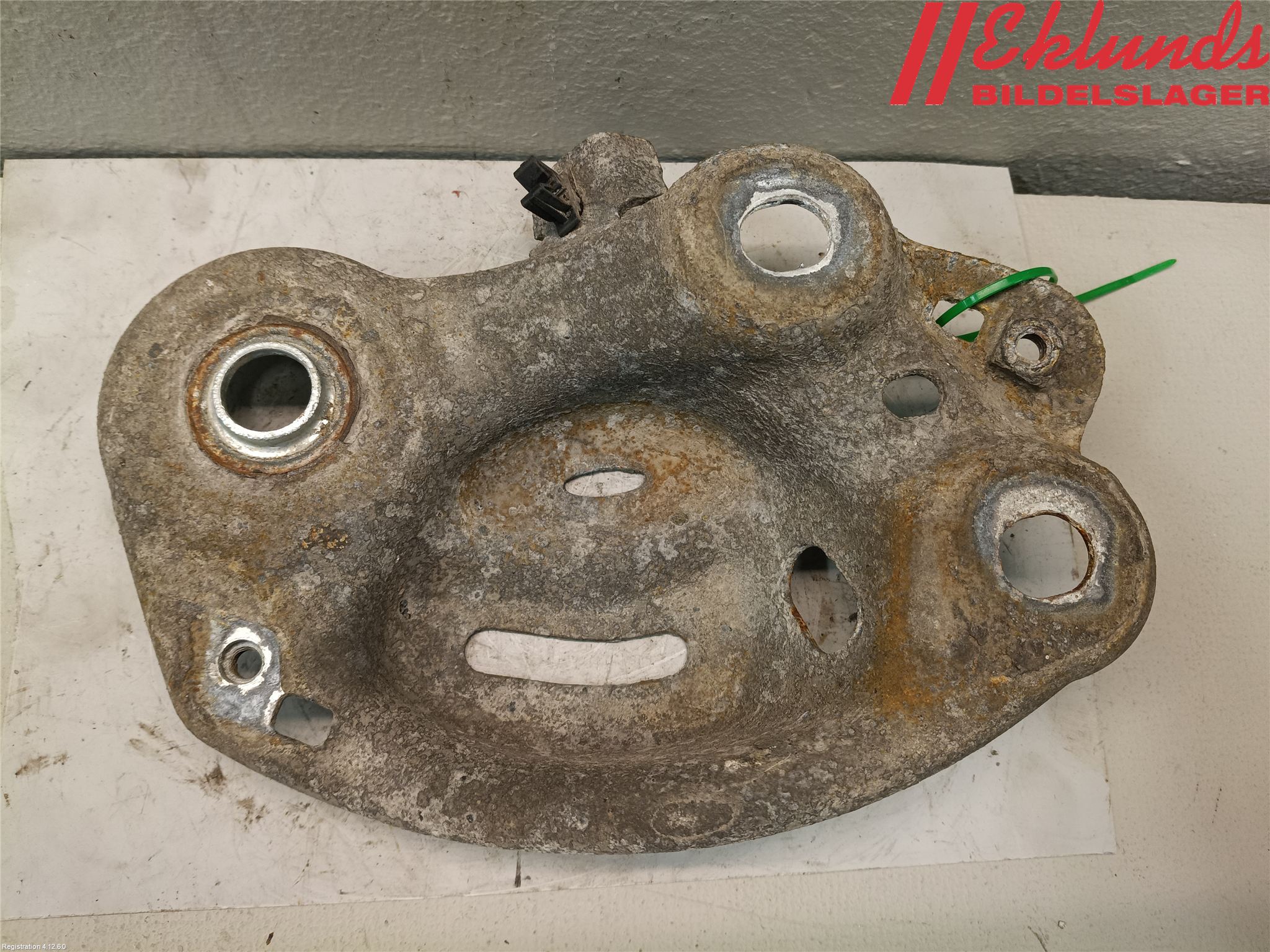 Volvo V70 00-04 Bakaxel Fäste