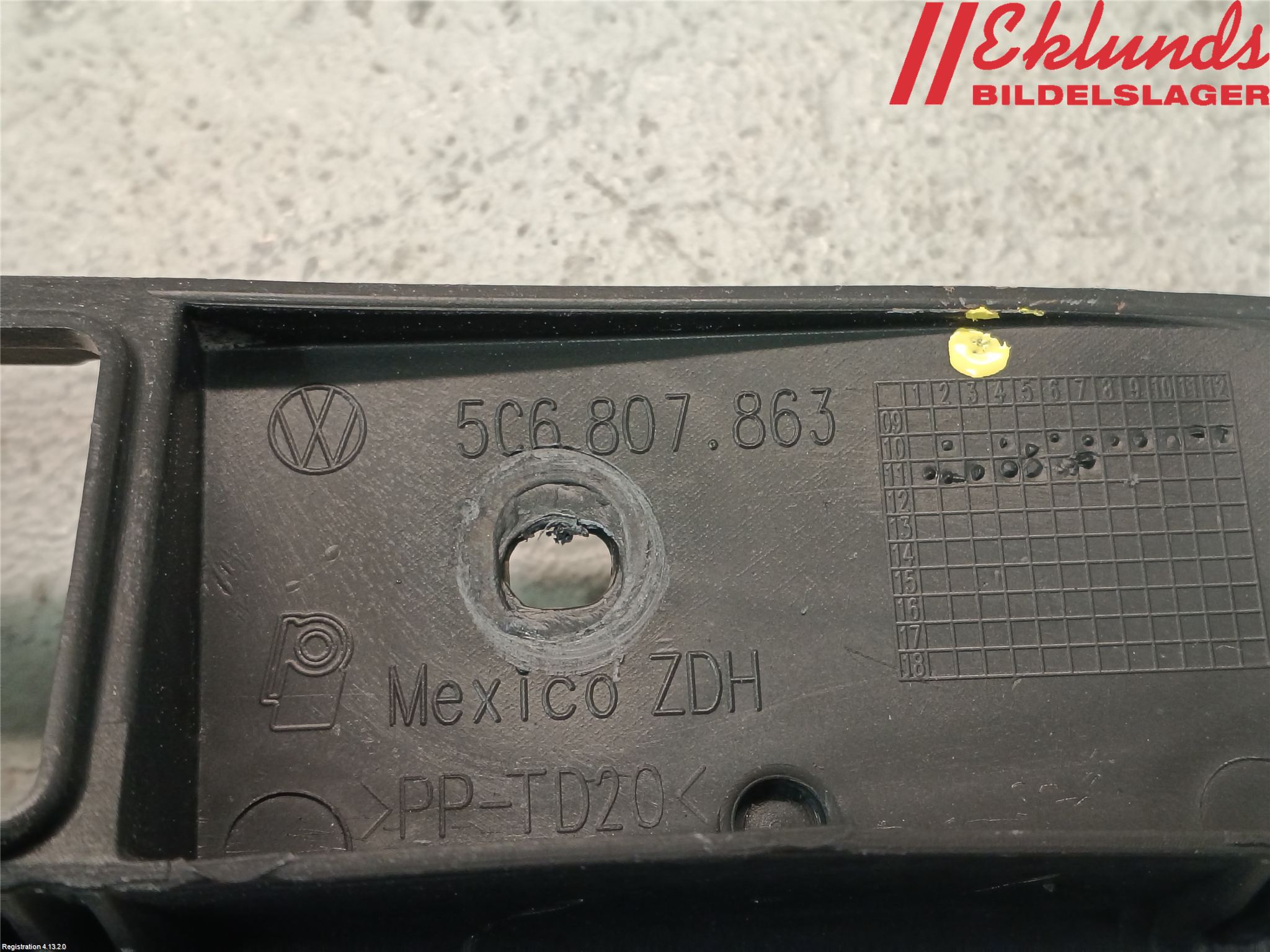 Volkswagen VW JETTA VI 11- Stötfångardel Bak Mitt
