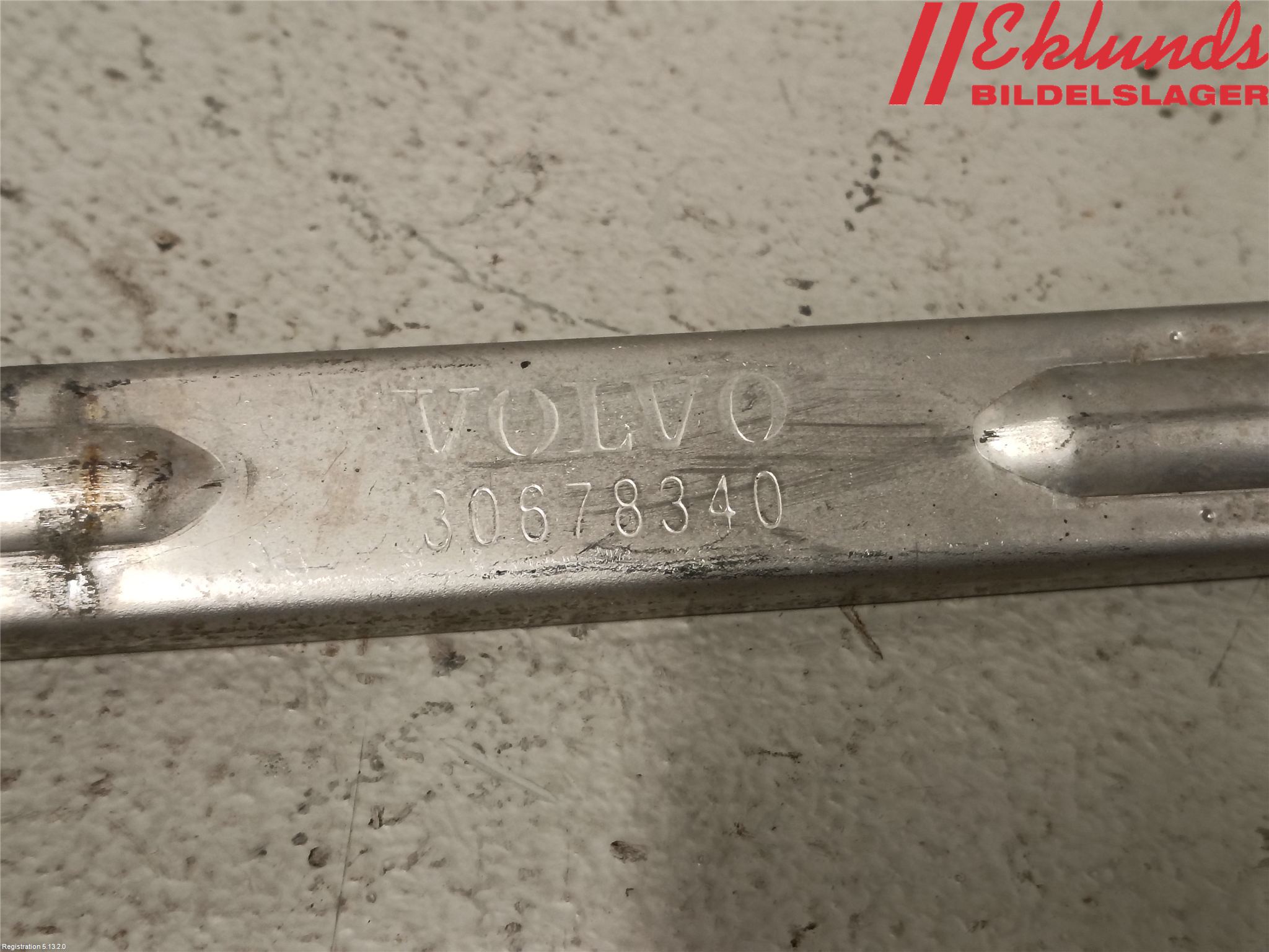 Volvo V70 08-13 Strålkast Fästsarg