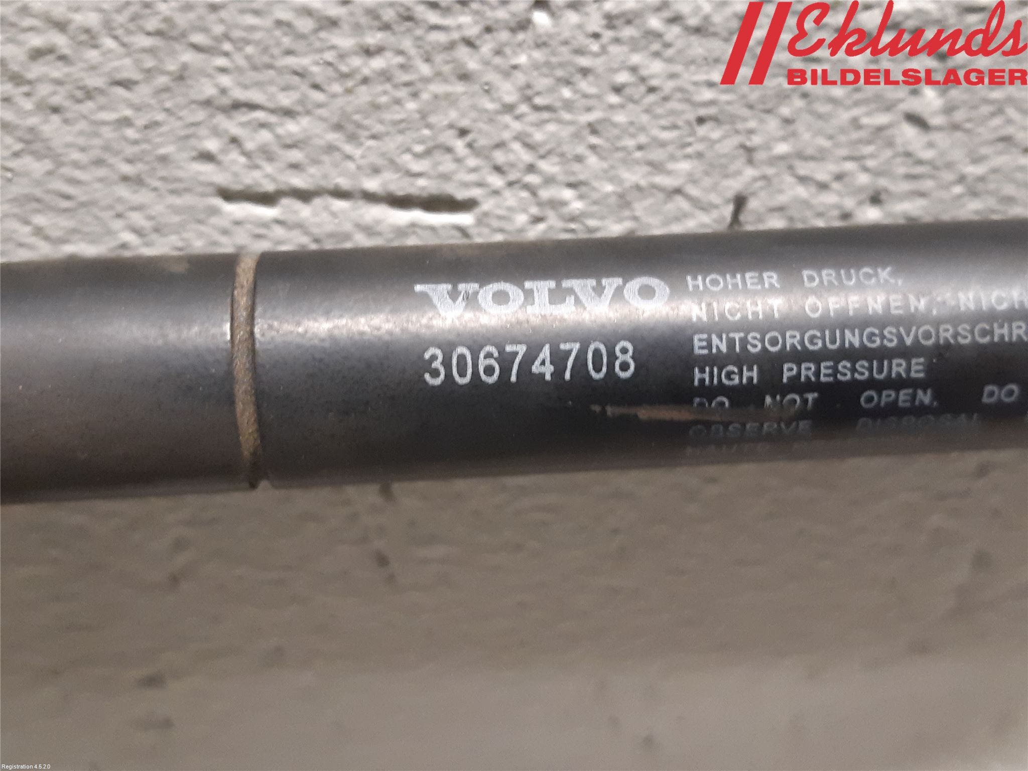 Volvo V70 05-08 Gasfjäder Motorhuv