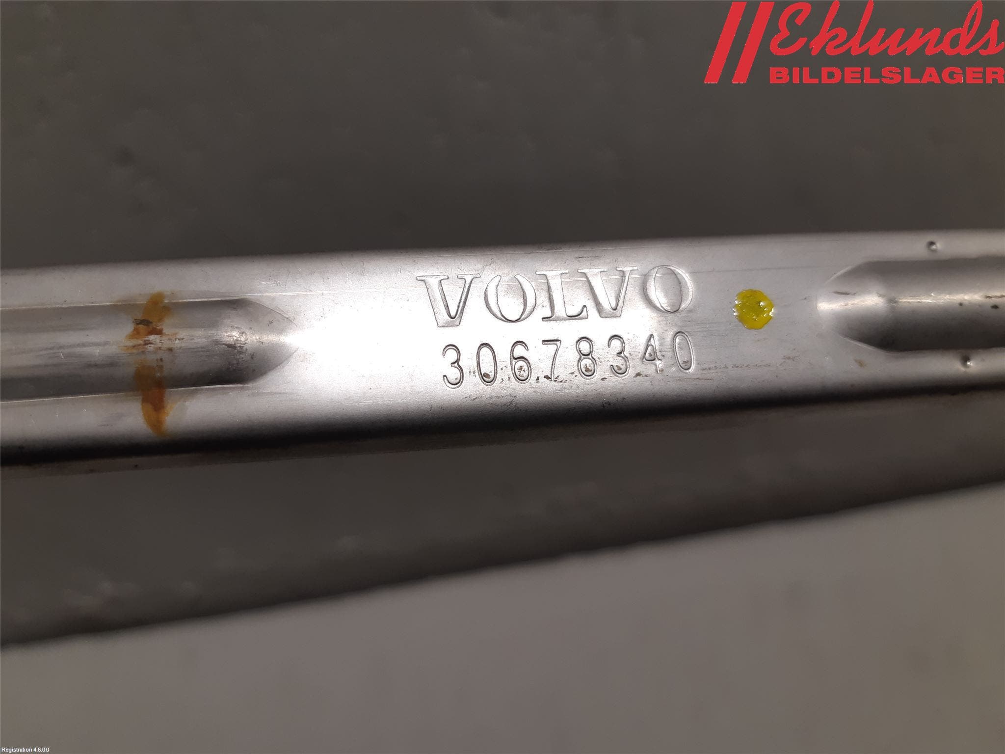 Volvo V70 14-16 Strålkast Fästsarg