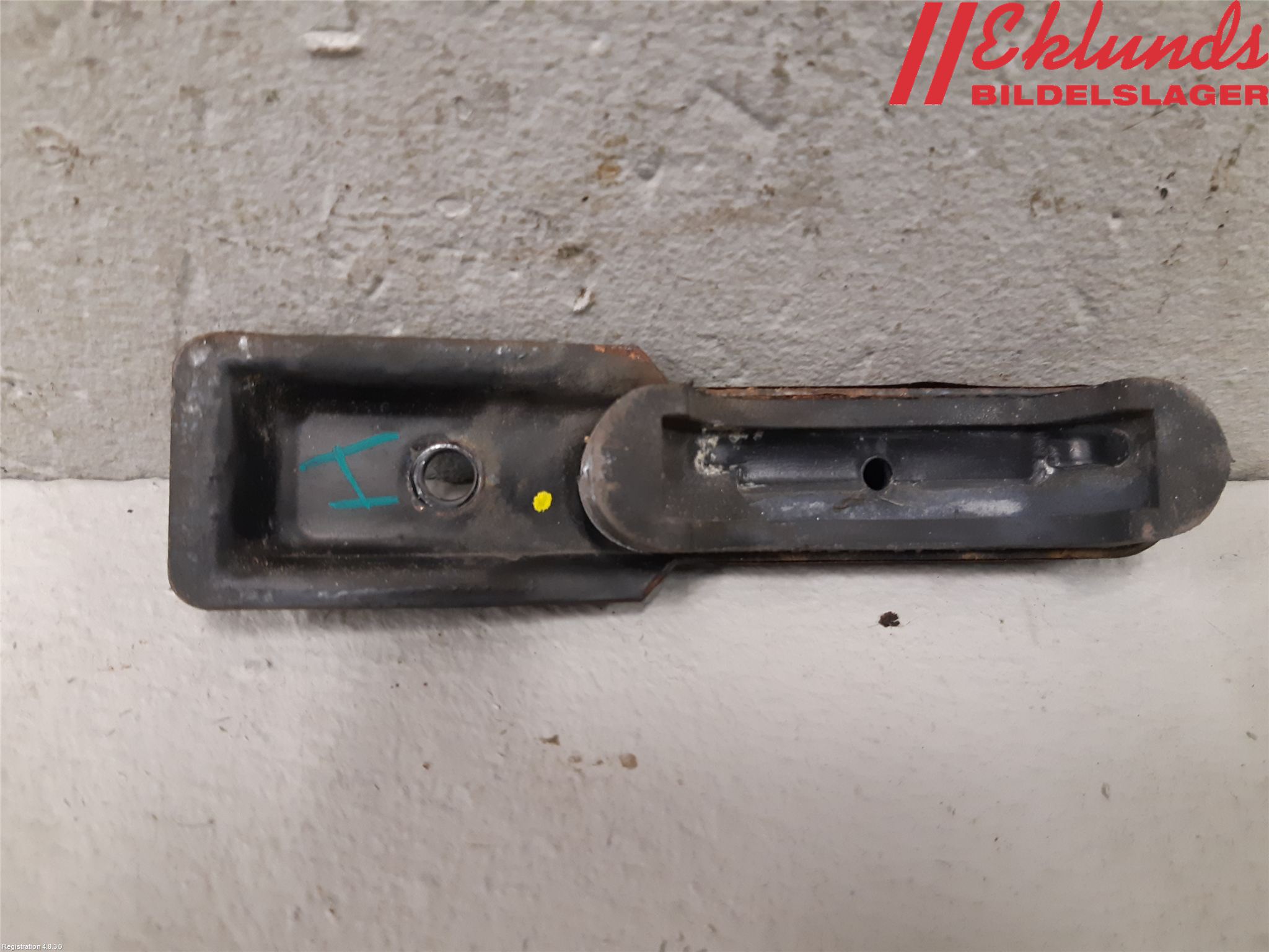Volvo 740 84-87 Kylarfäste-Ram-Balk