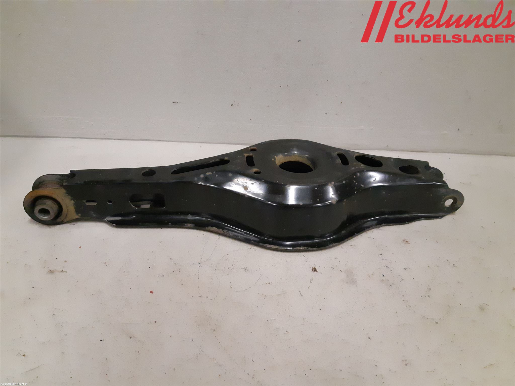 Toyota C-HR 16-23 Bärarm Bak Höger