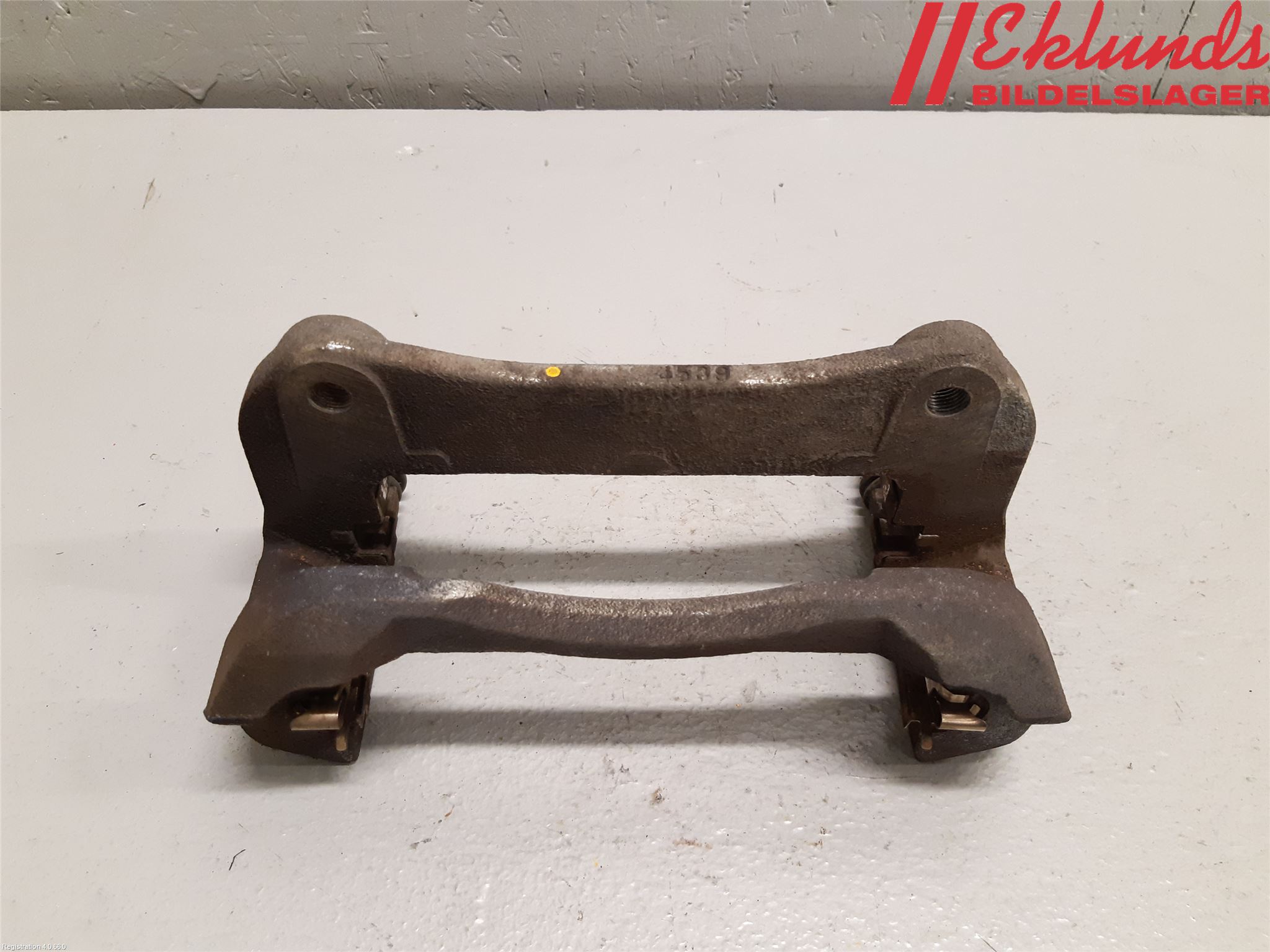 Toyota RAV4 19- Bromsokshållare