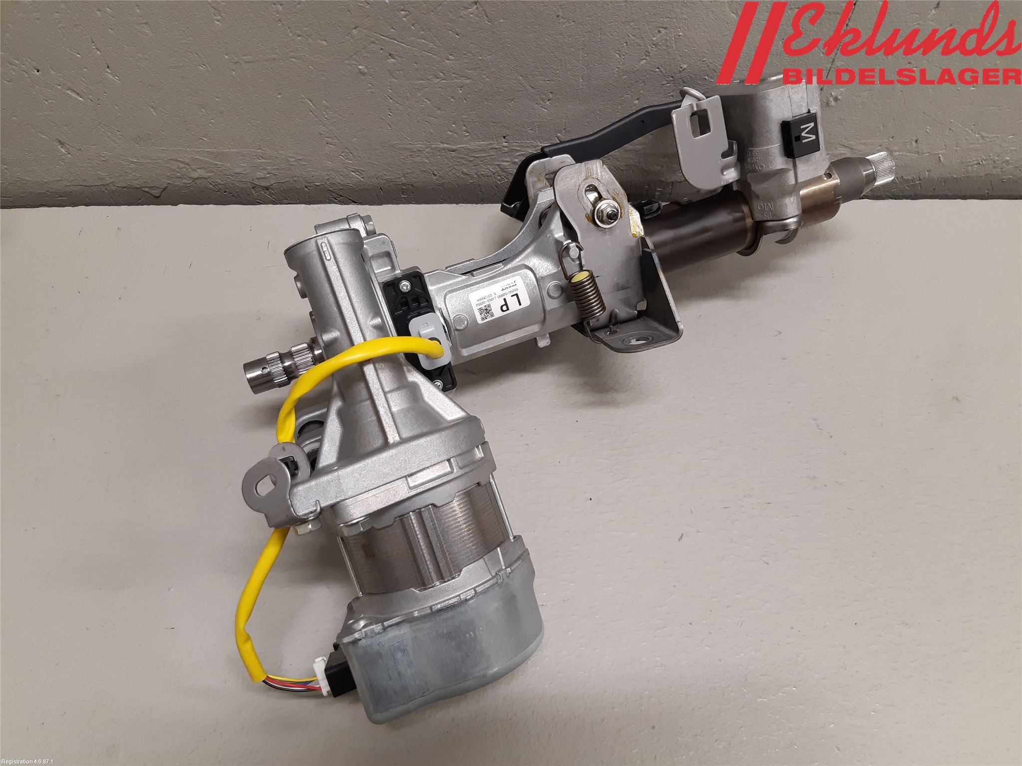 Toyota YARIS XP21 20- Rattaxelagg Med Inb Servo