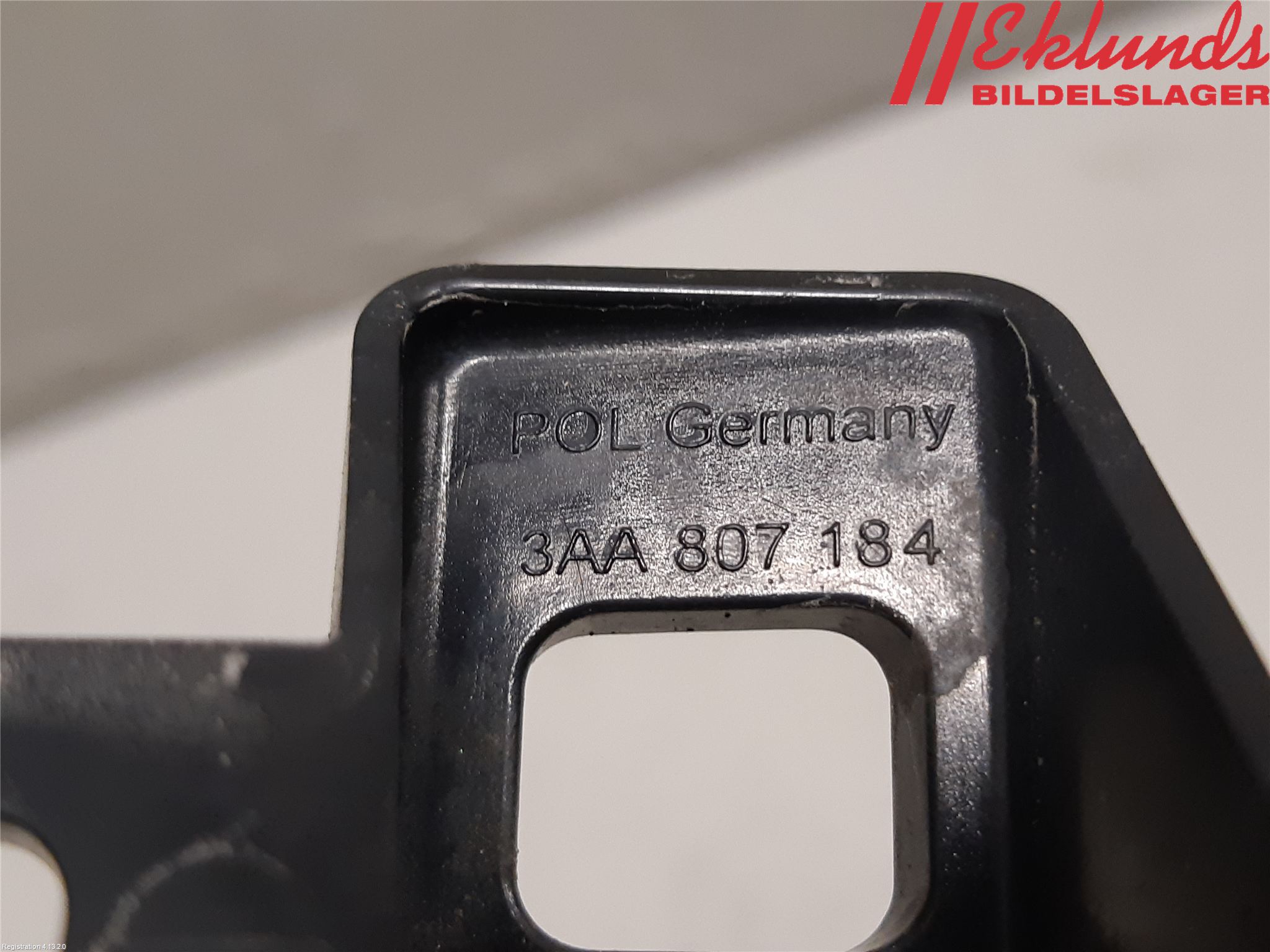 Volkswagen VW PASSAT 11-14 Stötfångarfäste Fram Hö