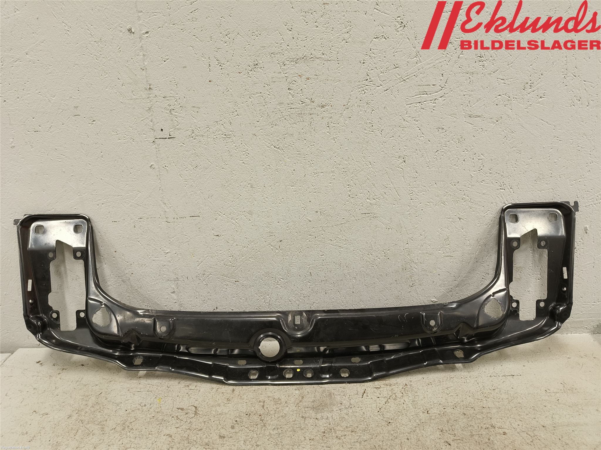 BMW 3 F30/F31/F80 12-19 Front Huvlåsplåt-Balk