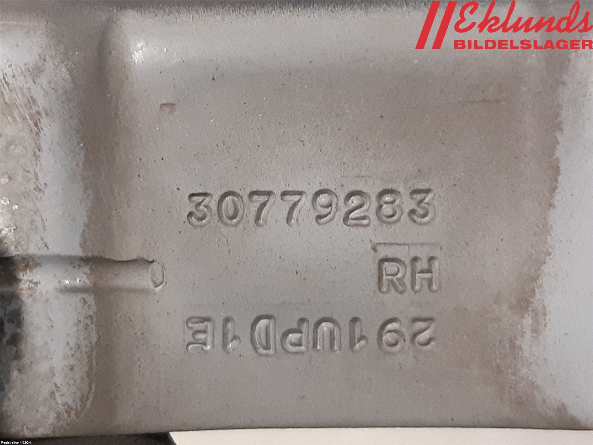 Volvo XC60 09-13 Huvgångjärn