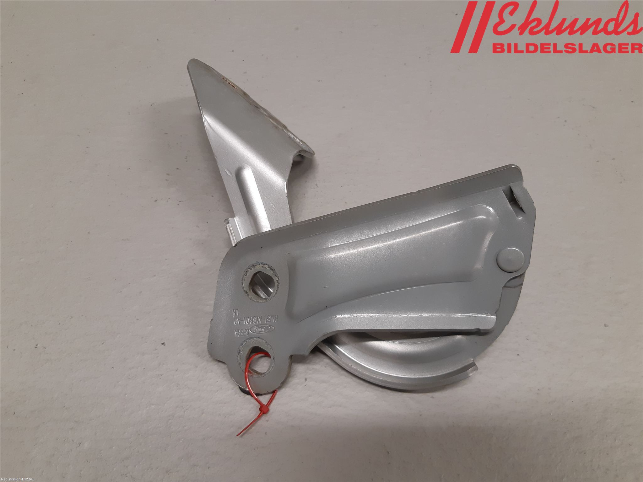 Ford FOCUS 15-18 Huvgångjärn