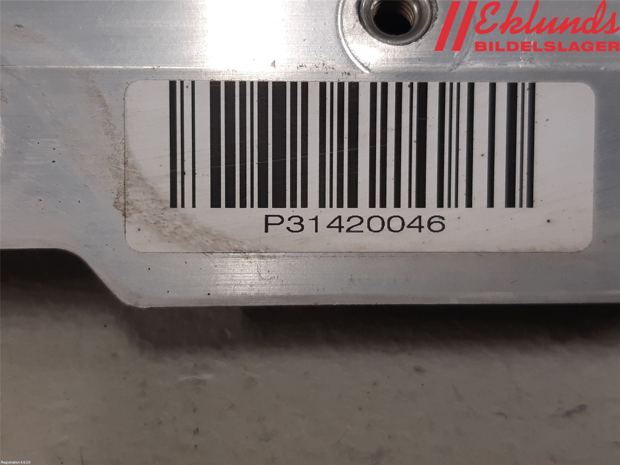 Volvo V90 CROSS COUNTRY 17->> Fjäderbensstag