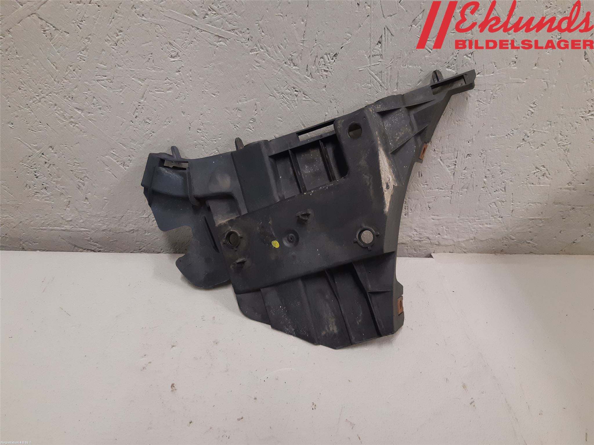 Volvo V70 08-13 Stötfångarfäste Fram Hö