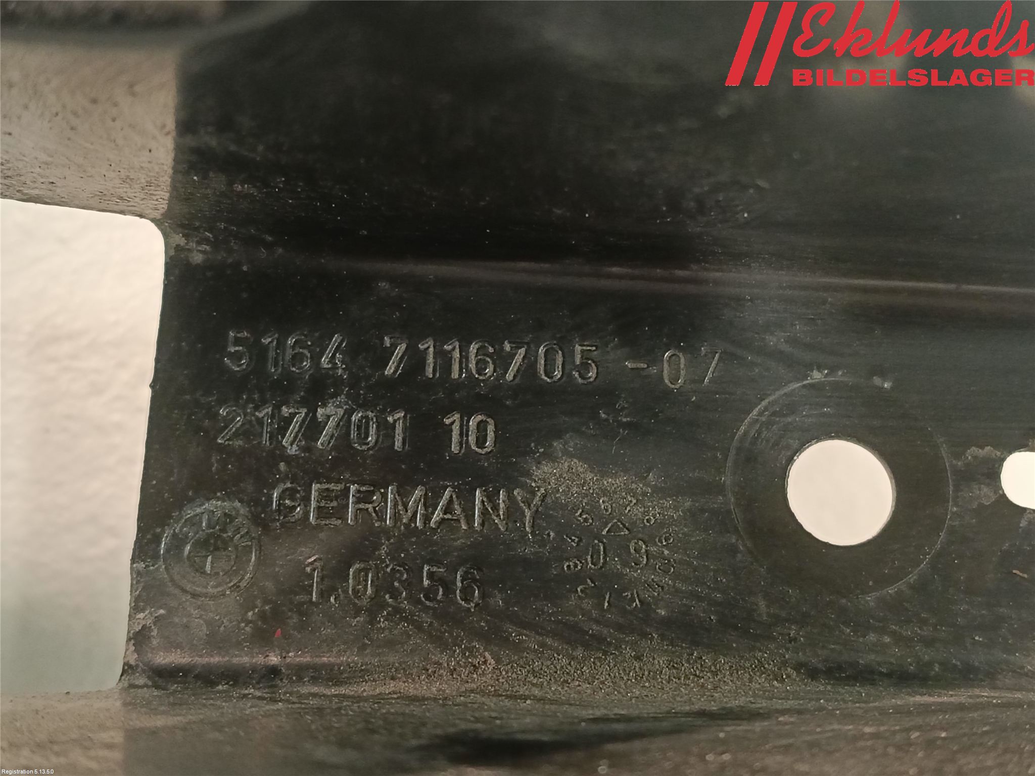 BMW 3 E90/91 SED/TOU 05-12 Front Huvlåsplåt-Balk