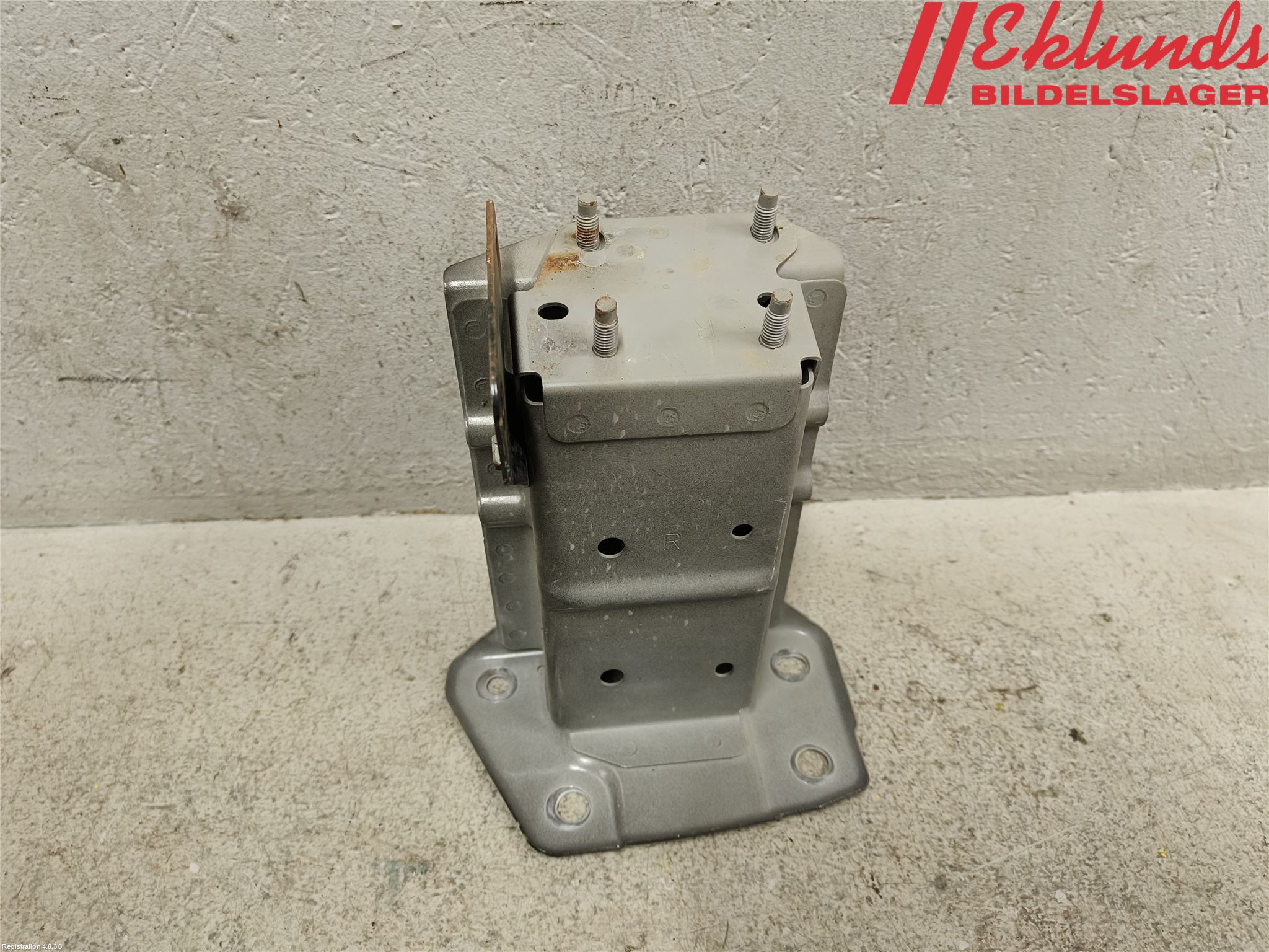 Nissan LEAF 18- Stötfångarbärjärn Fram