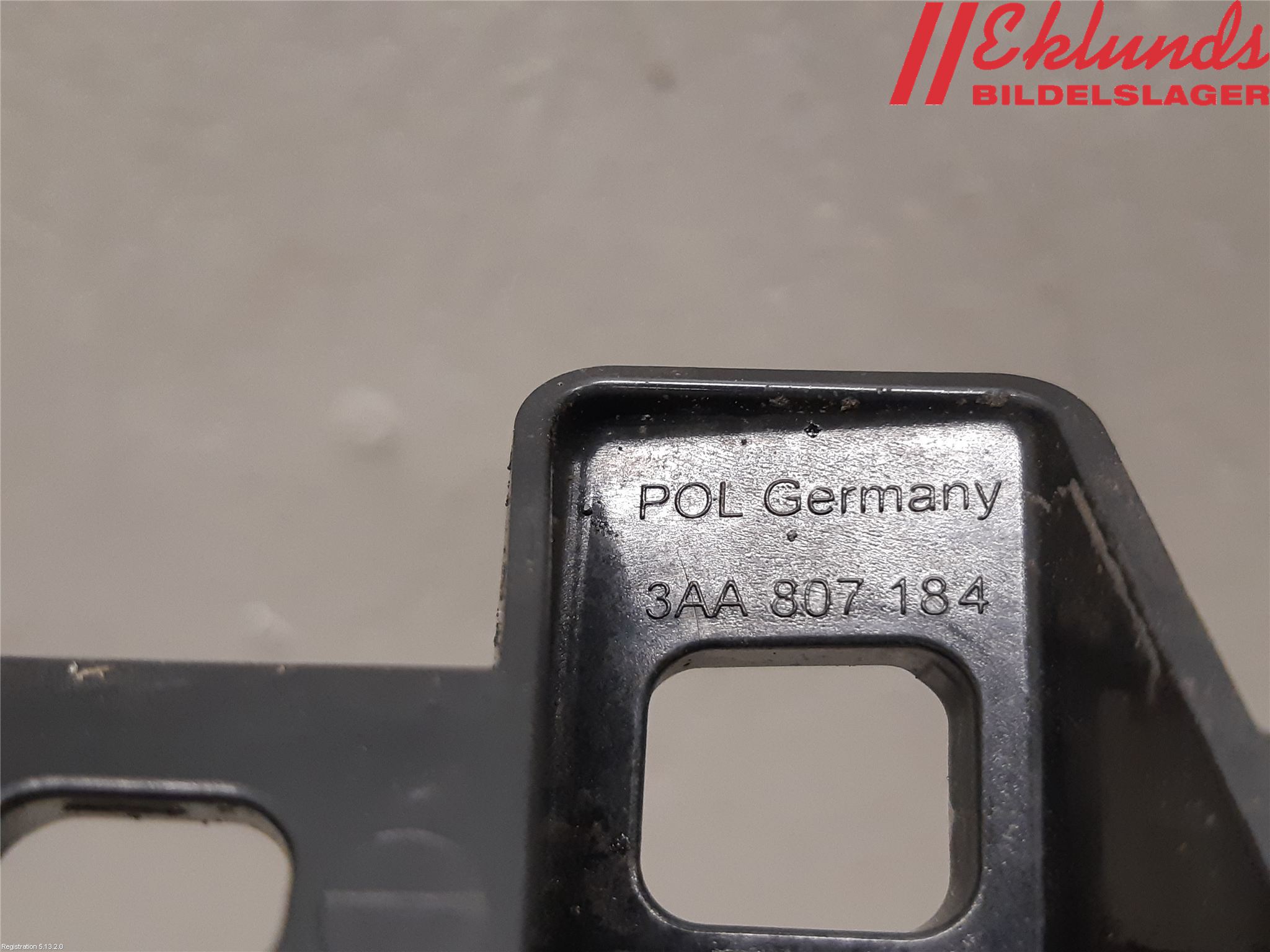 Volkswagen VW PASSAT 11-14 Stötfångarfäste Fram Hö