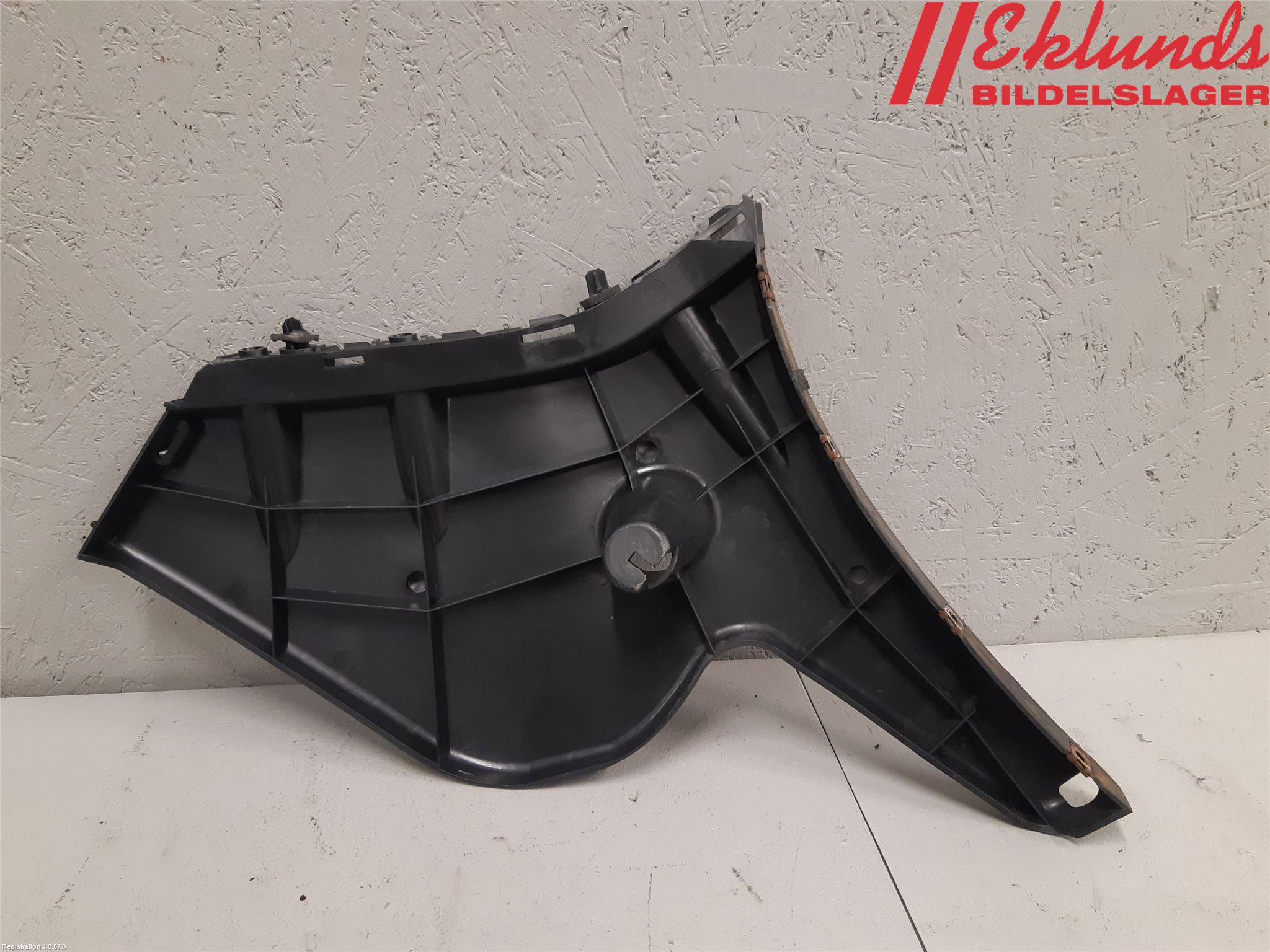 Volvo V60 11-13 Stötfångarfäste Bak Vä