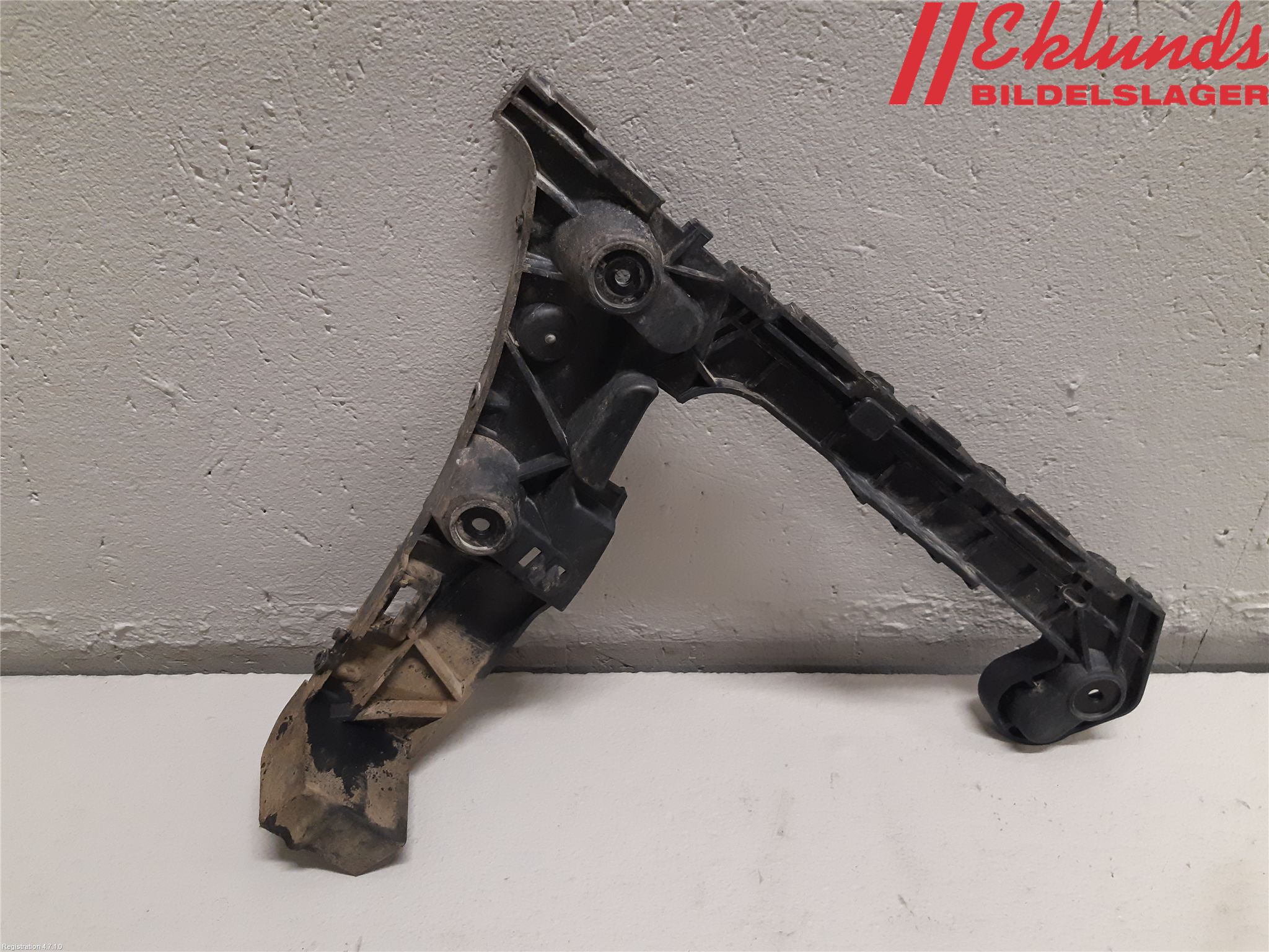 Audi A4/S4 B9 16-19 Stötfångarfäste Bak Hö