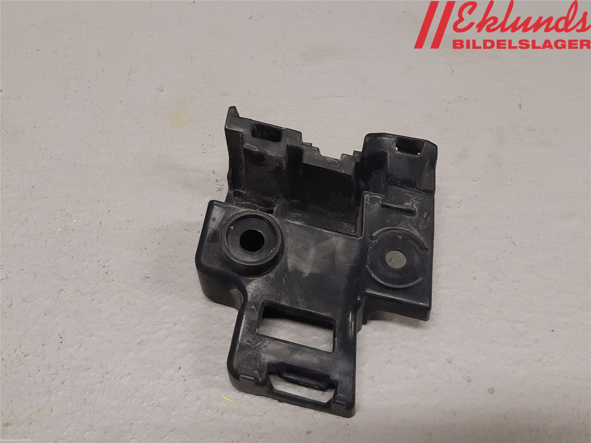 Volkswagen VW GOLF VI 09-13 Stötfångarfäste Bak Hö