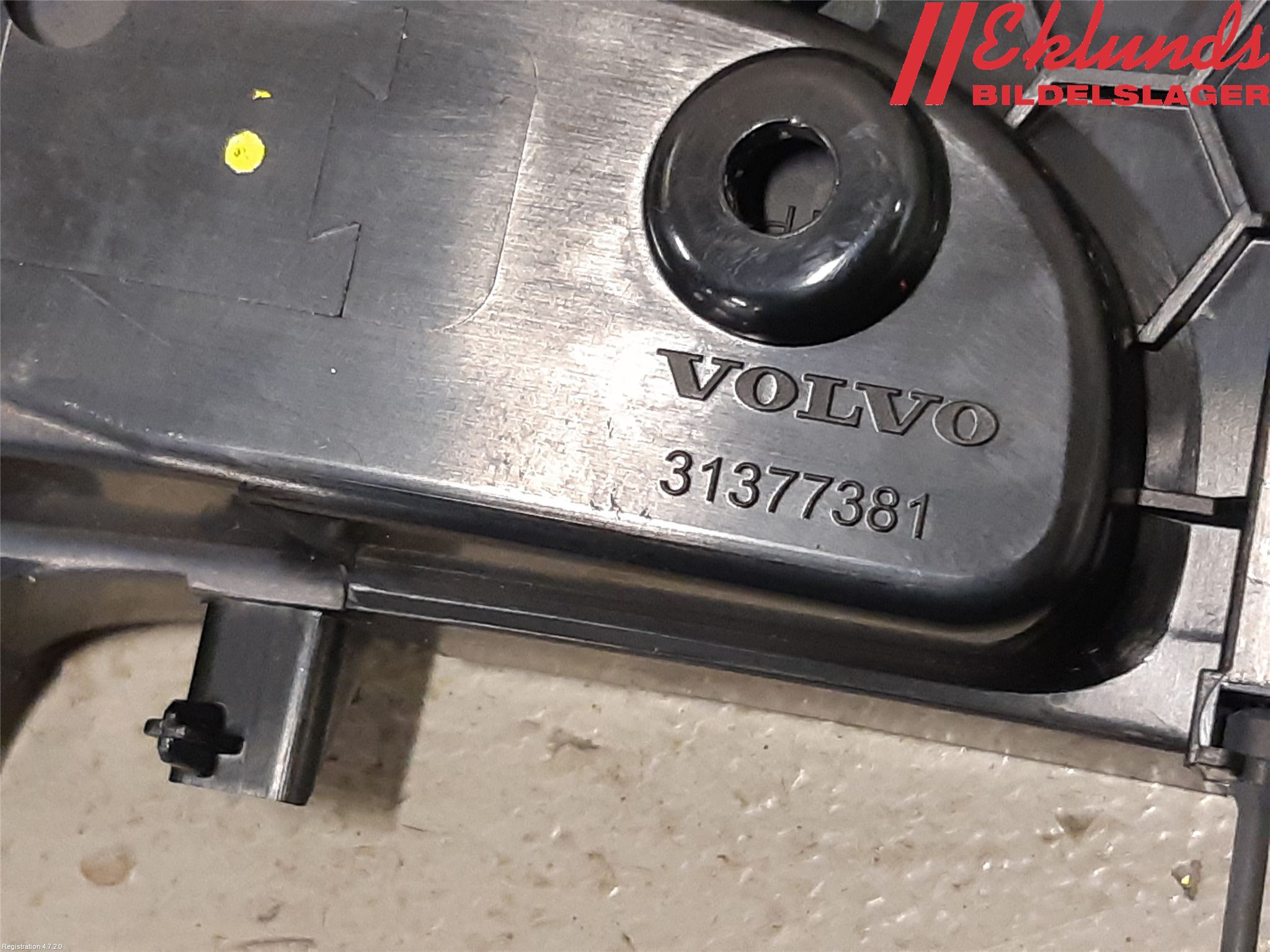 Volvo XC90/RECHARGE 16- Instrumentbräda Förvaringsfack