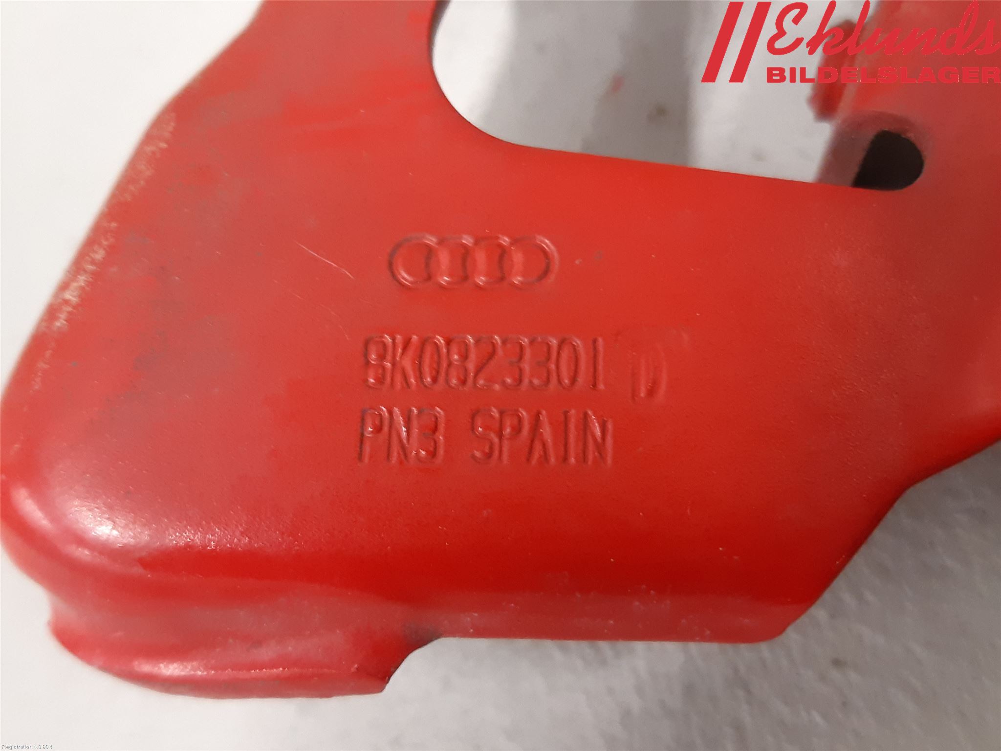 Audi A4/S4 08-11 Huvgångjärn