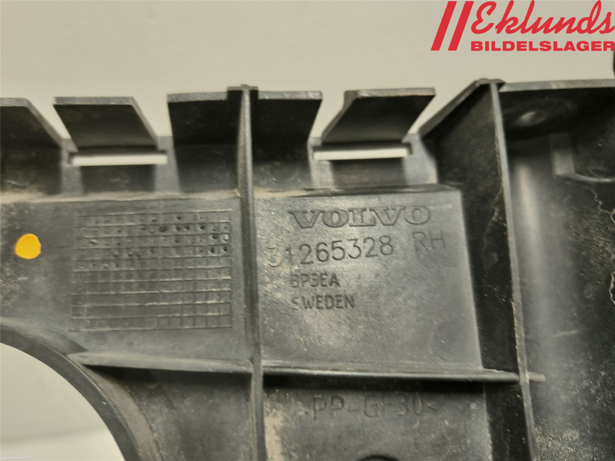 Volvo V70 08-13 Stötfångarfäste Bak Hö