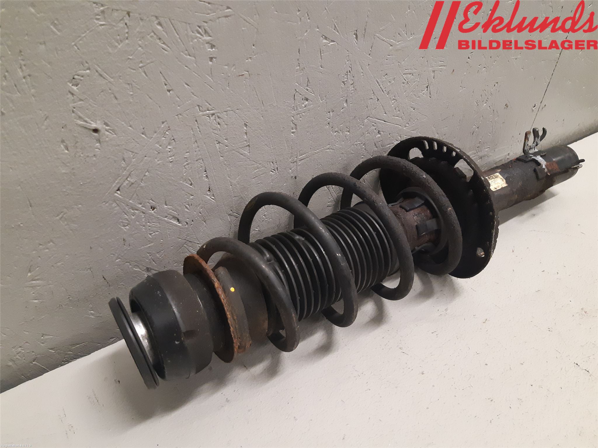 Volkswagen VW POLO 10-17 Fjäderben Fram Vänster