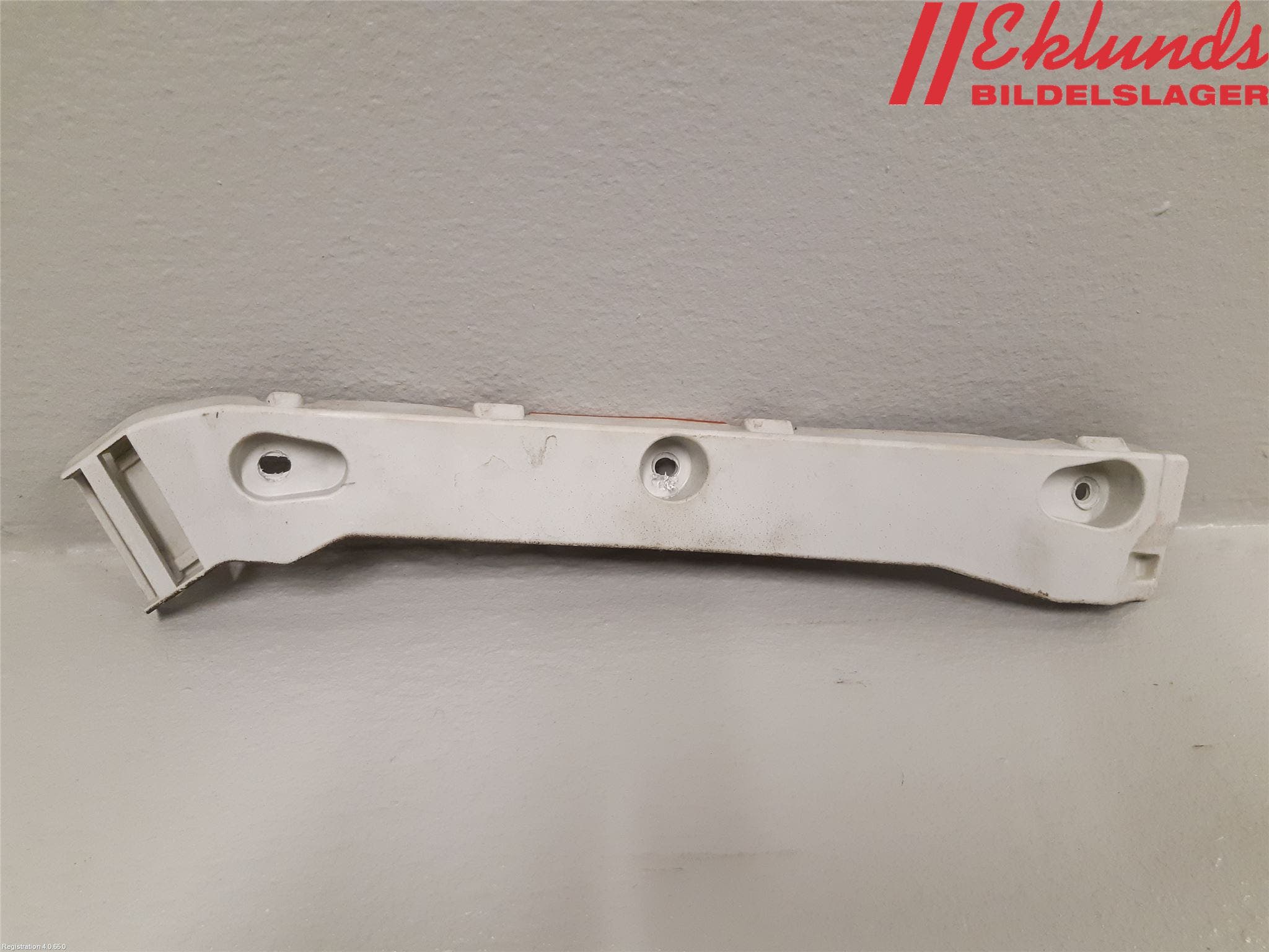 Ford KUGA 08-12 Stötfångarfäste Bak Hö