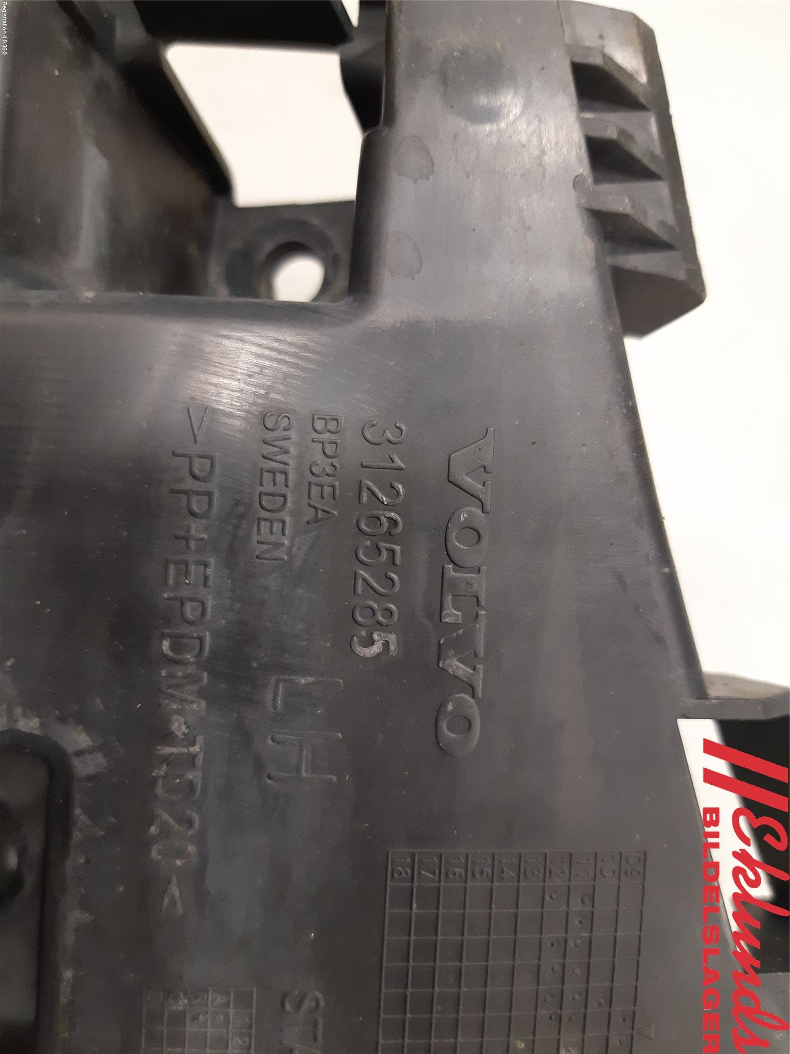 Volvo V60 11-13 Stötfångarfäste Bak Vä