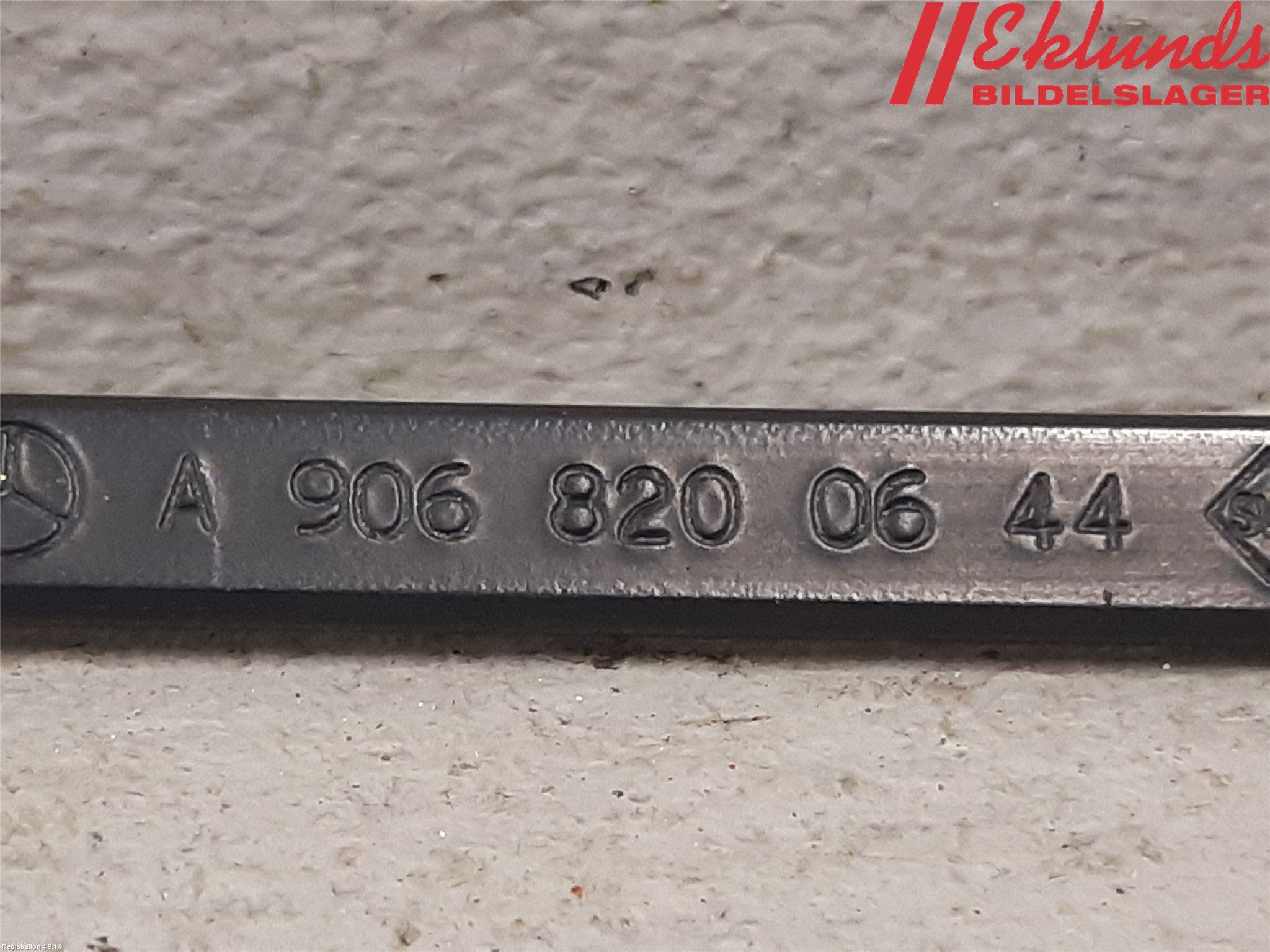 Mercedes-Benz MB SPRINTER (W906) 06-18 Torkararm Armar Vindruta